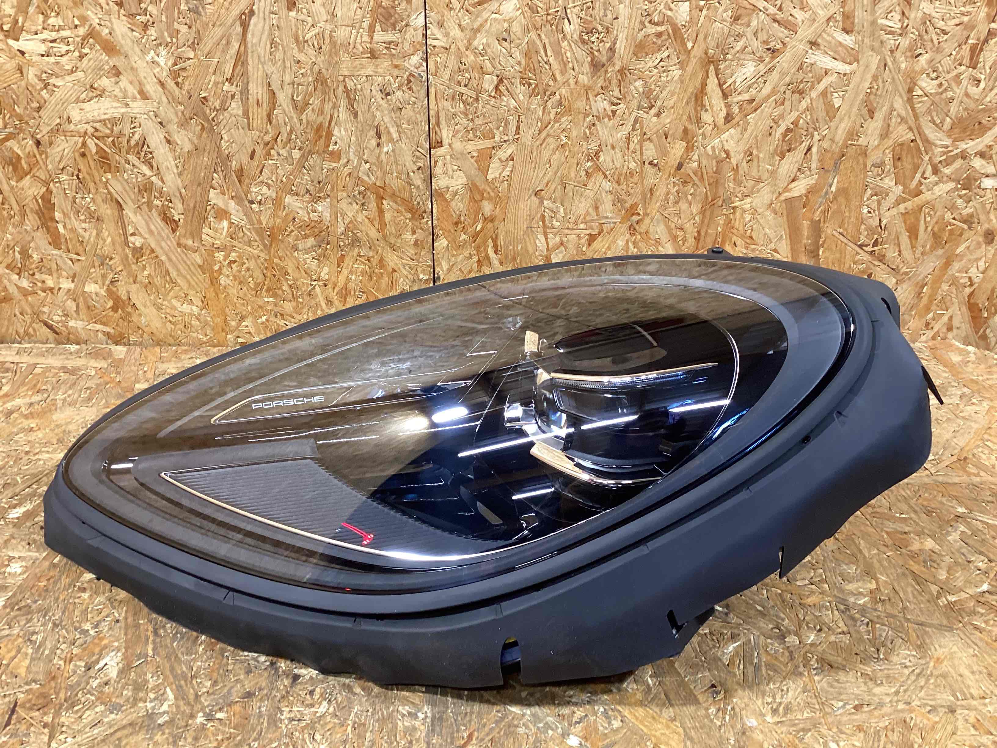 Фара левая Porsche Macan 040326-134