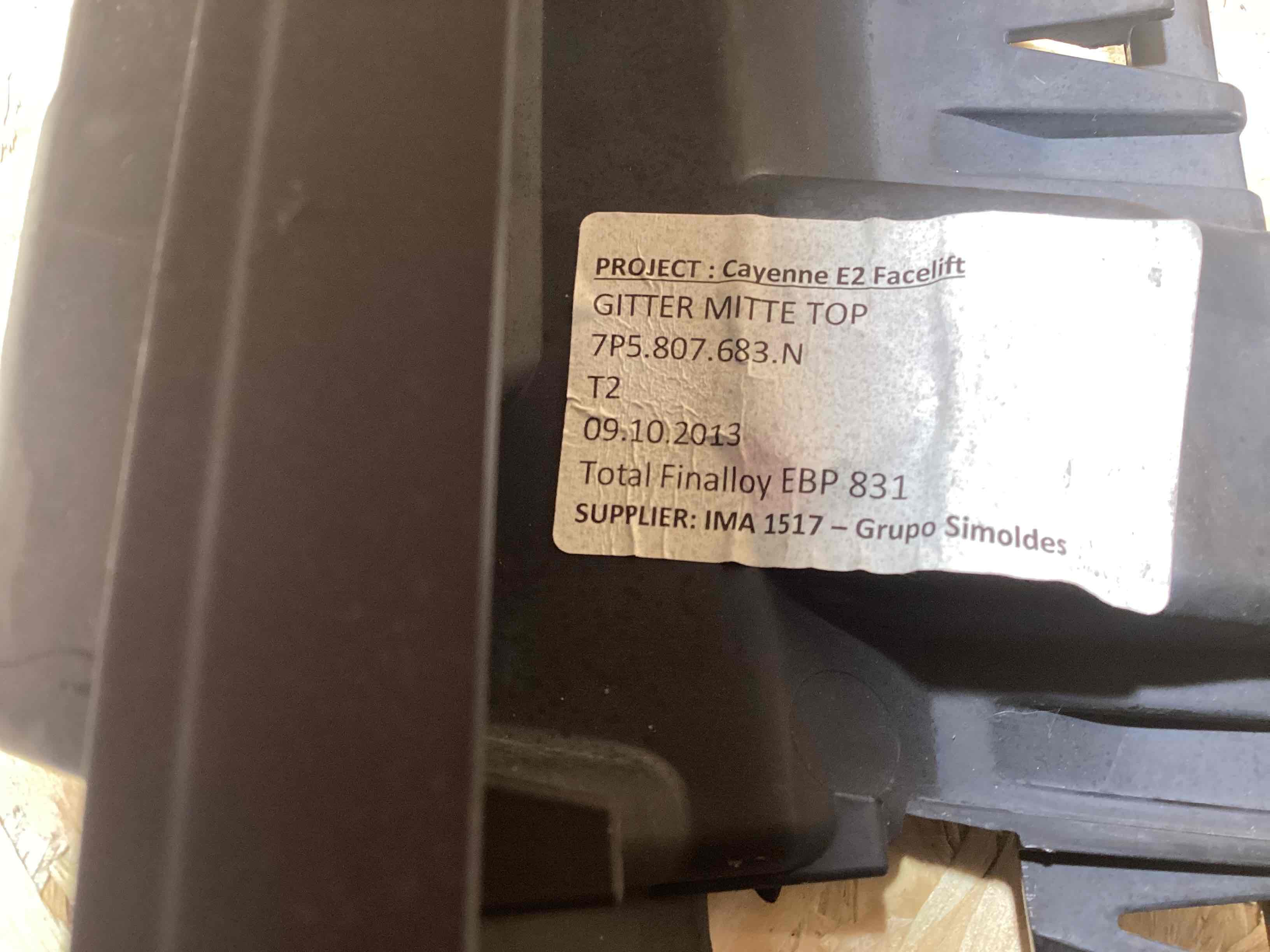 Заглушка, вставка (решетка) в бампер Porsche Cayenne 040526-103