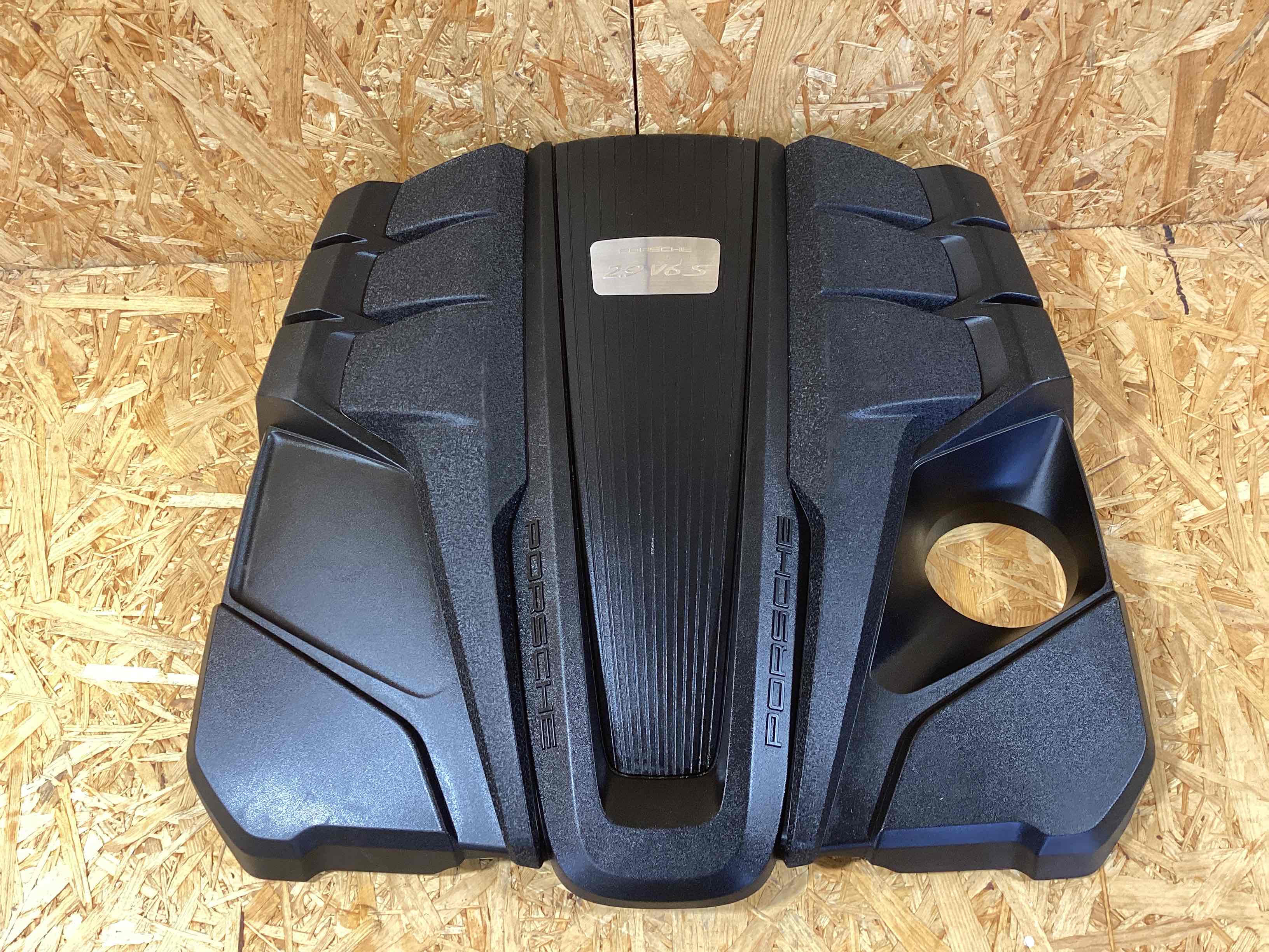 Крышка двигателя передняя Porsche Macan 040725-126