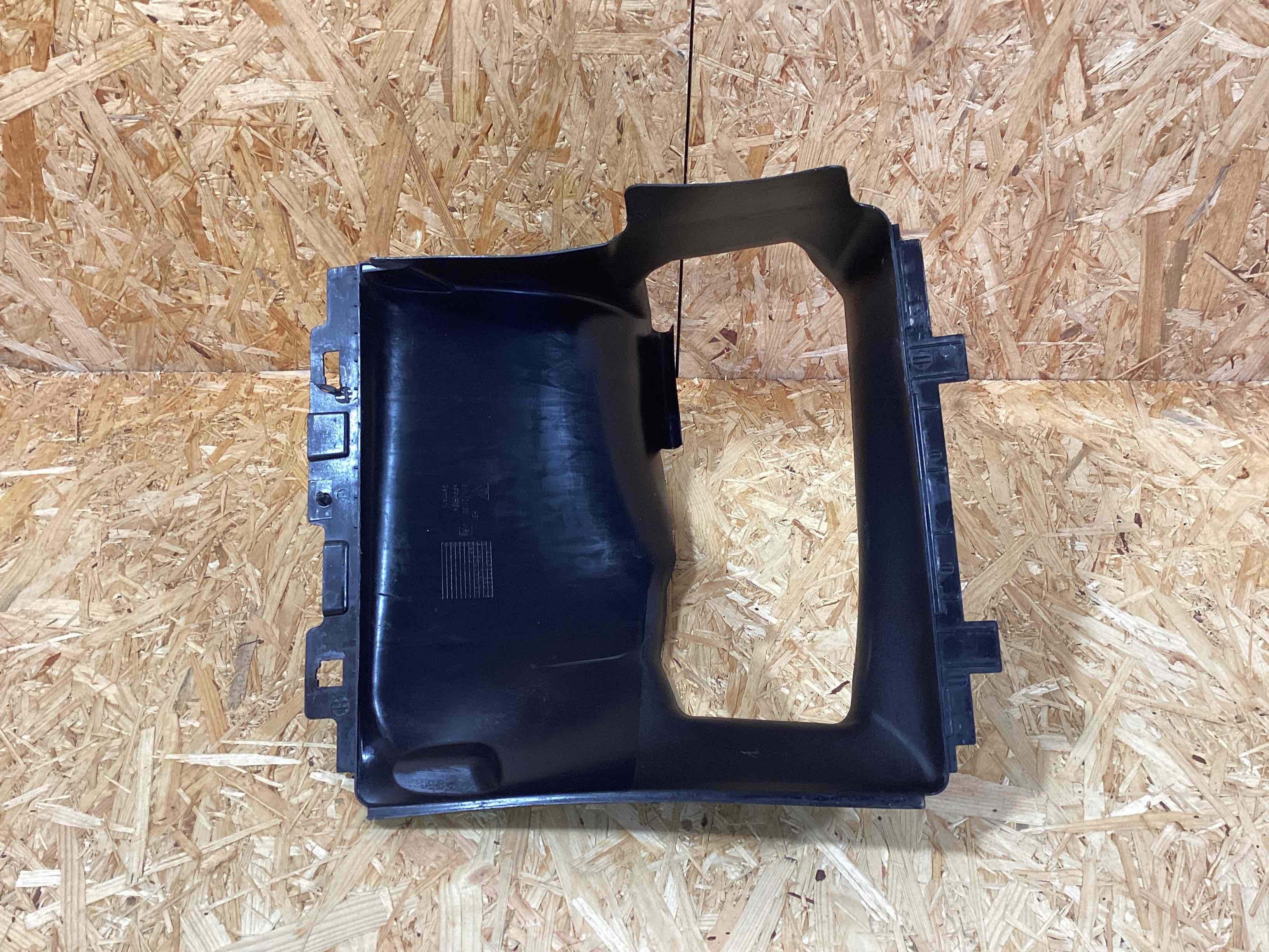 Воздуховод Porsche Taycan 040725-145