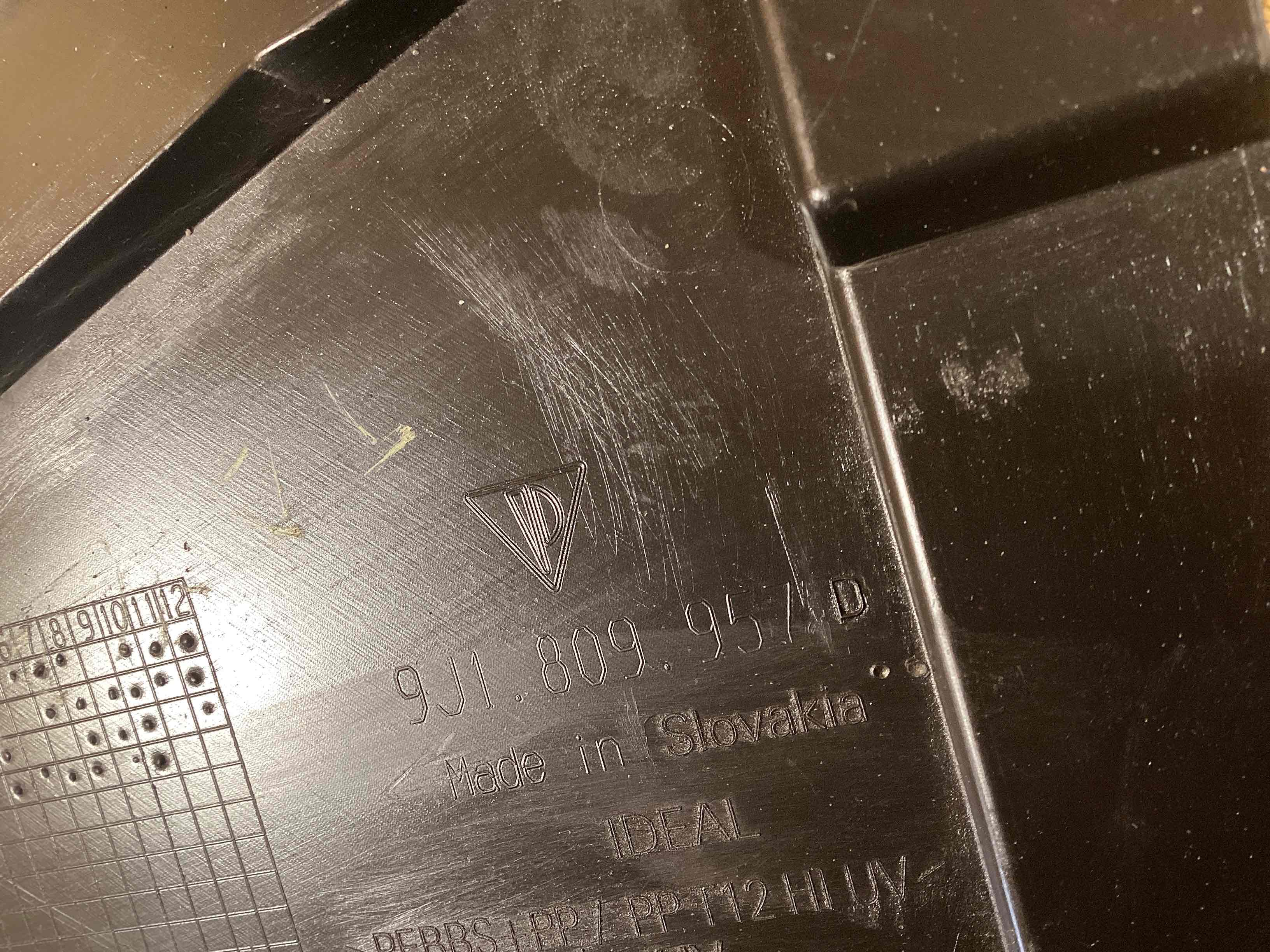 Защита арок передняя левая (подкрылок) Porsche Taycan 040825-102