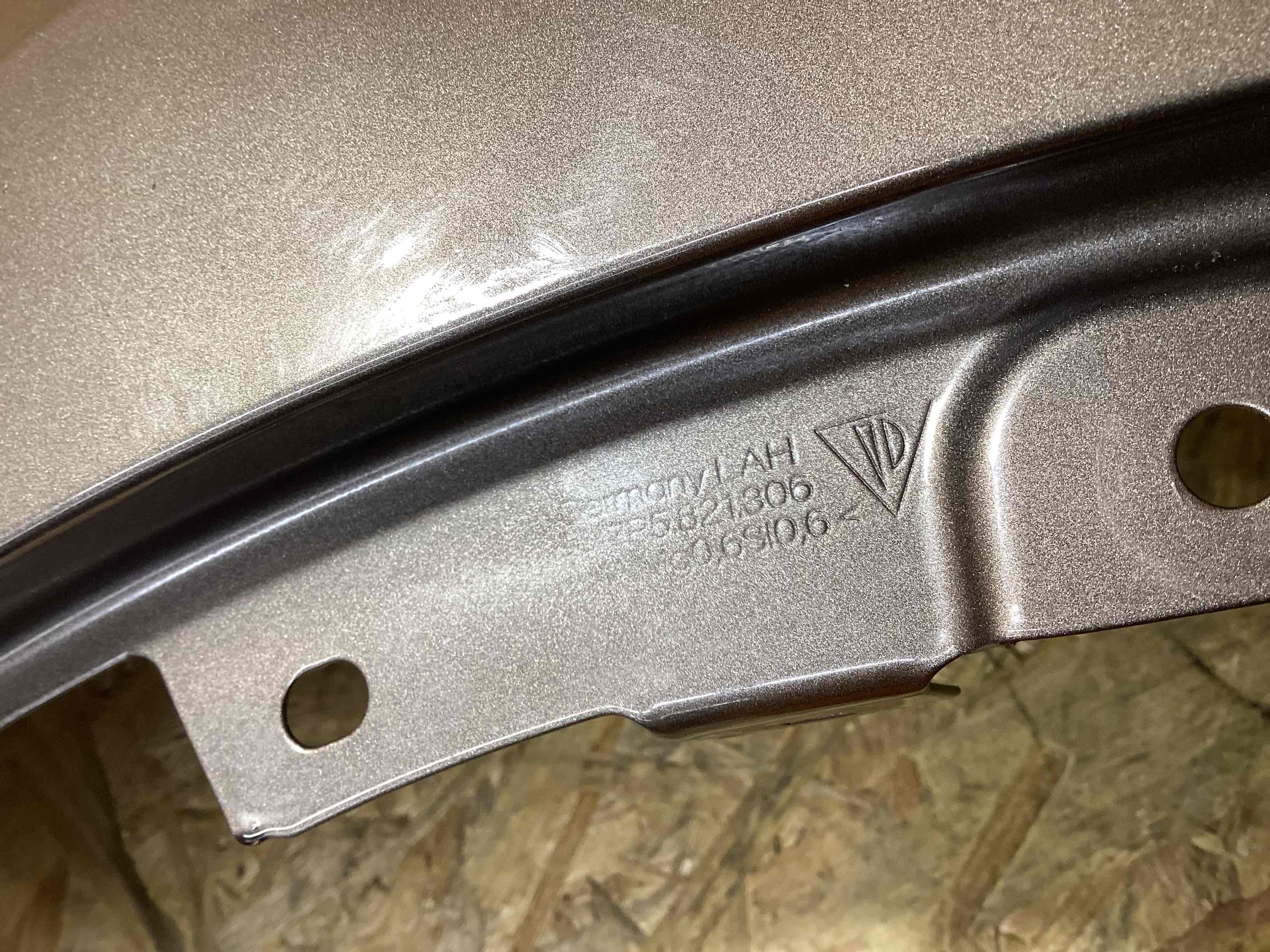 Крило переднє праве Porsche Cayenne 040926-106