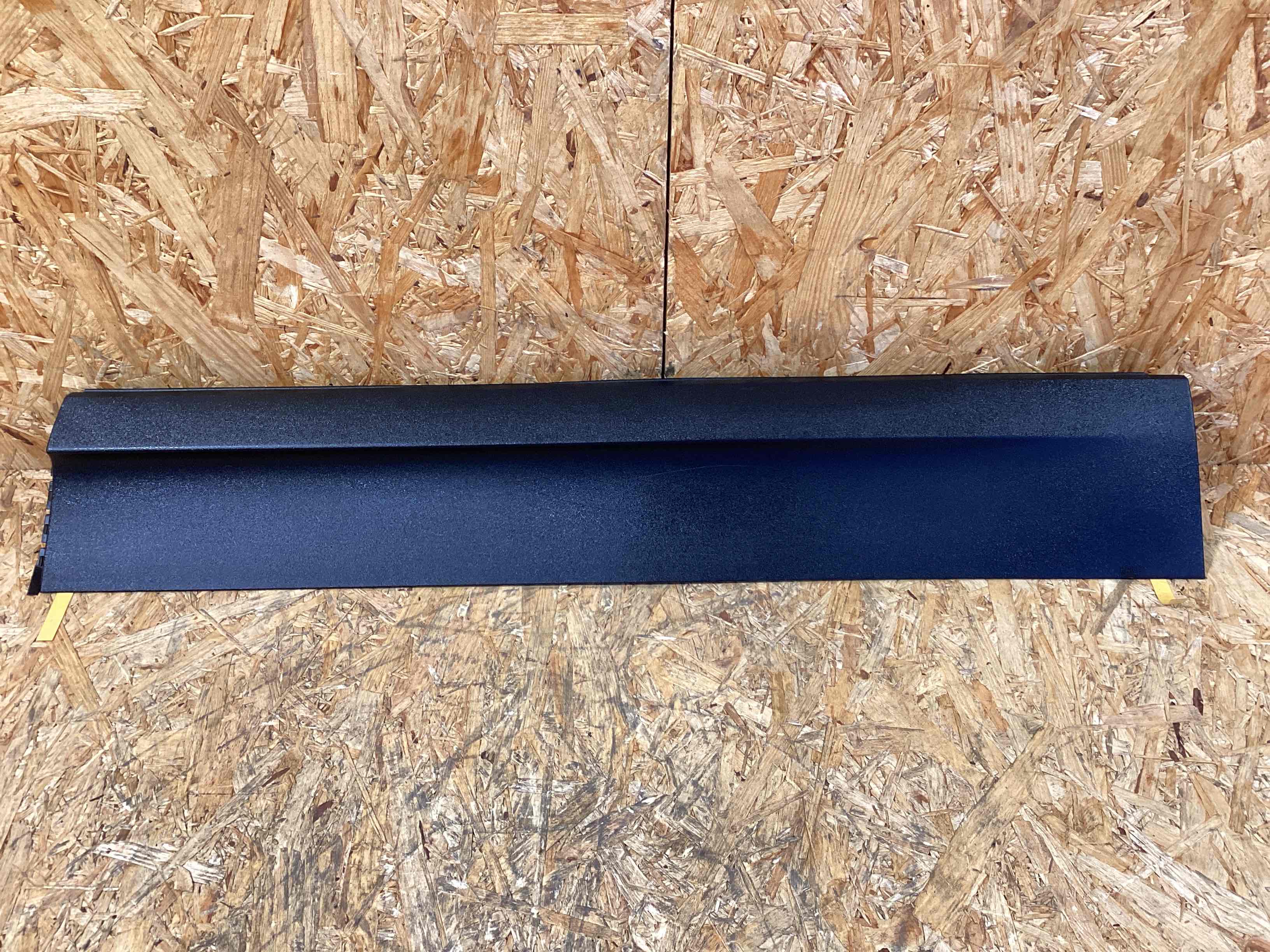 Молдинг двери задней правой Porsche Cayenne 041125-127