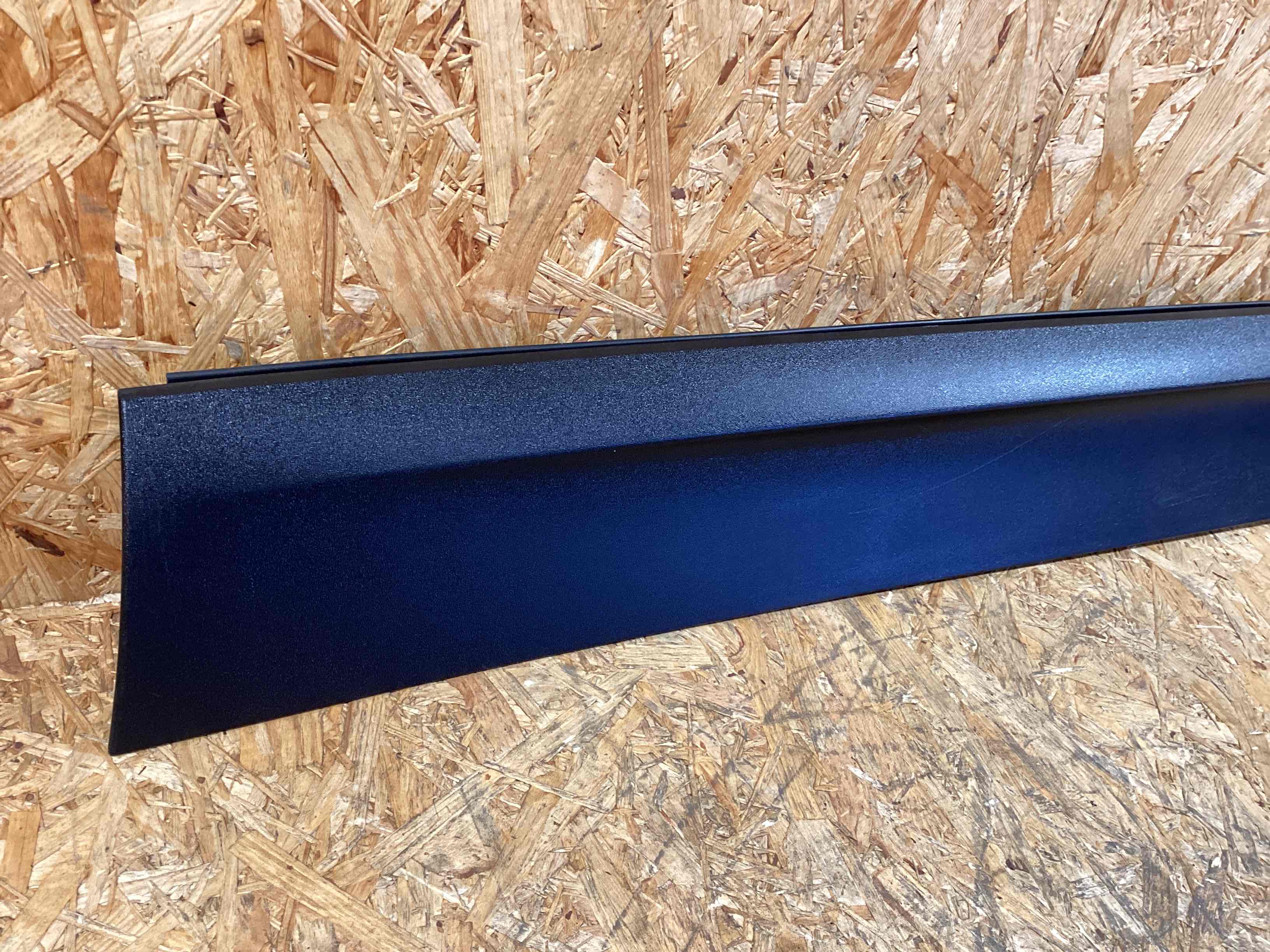 Молдинг двери задней правой Porsche Cayenne 041125-128