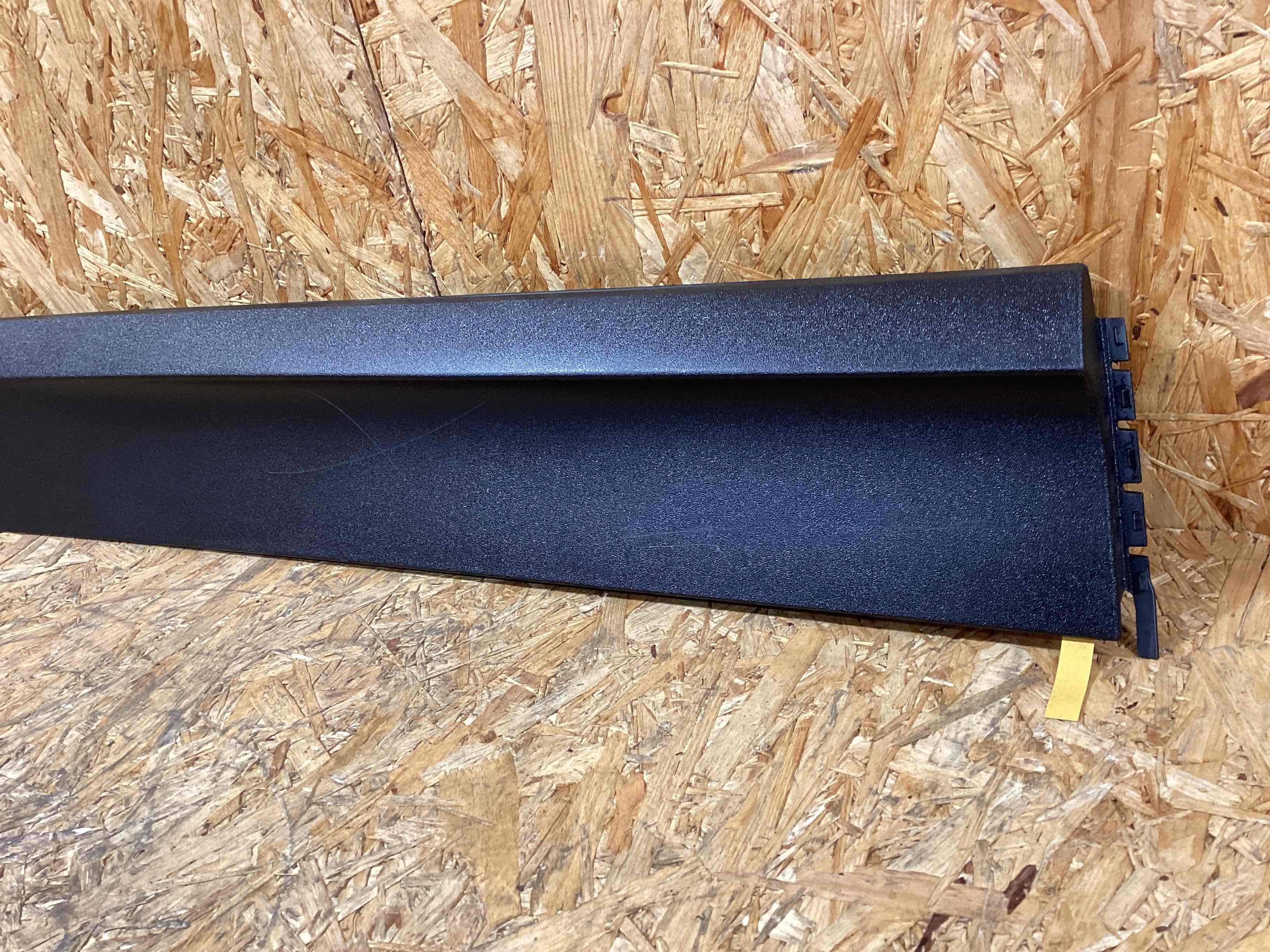 Молдинг двери задней правой Porsche Cayenne 041125-128