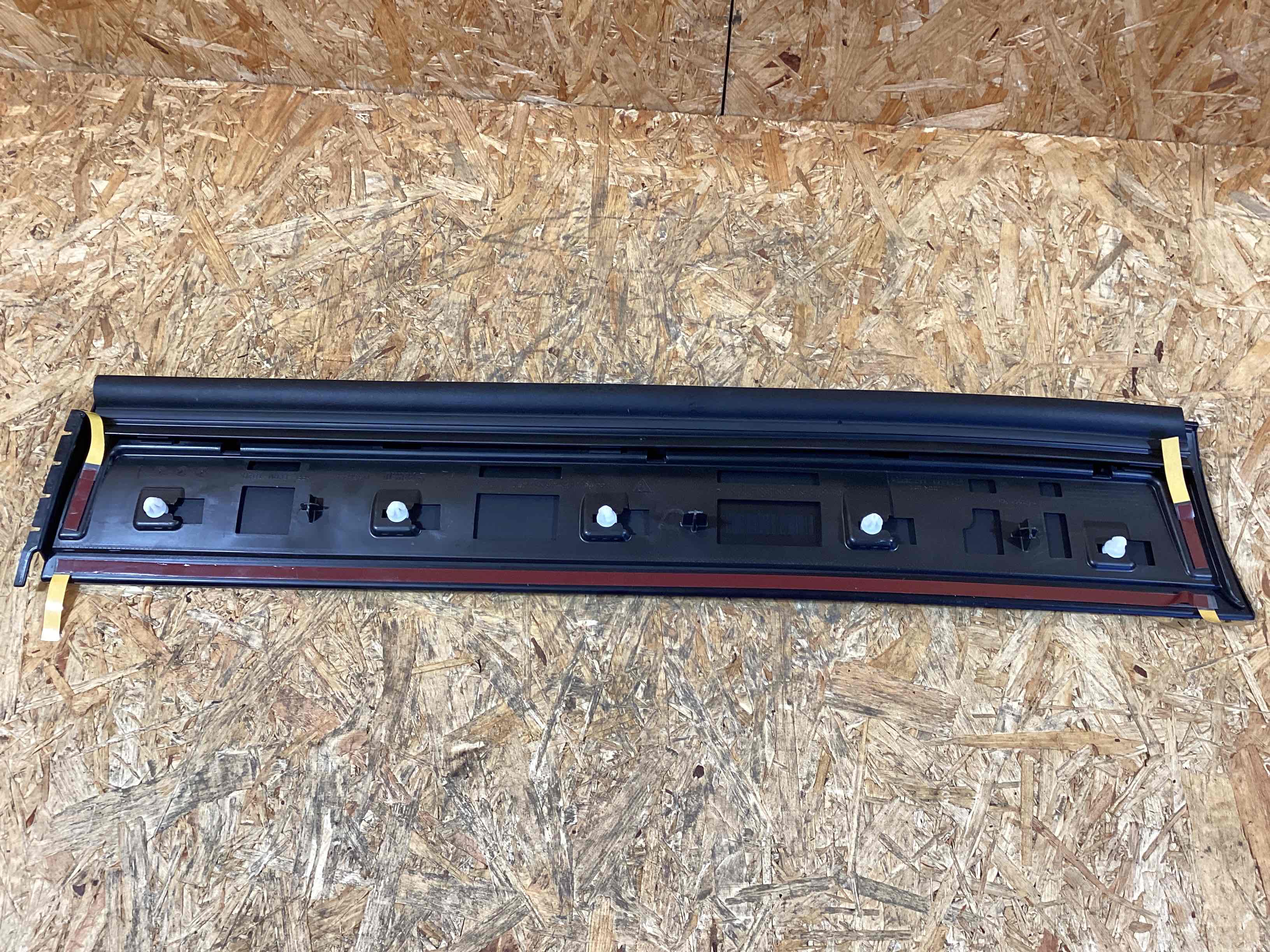 Молдинг двери задней правой Porsche Cayenne 041125-128