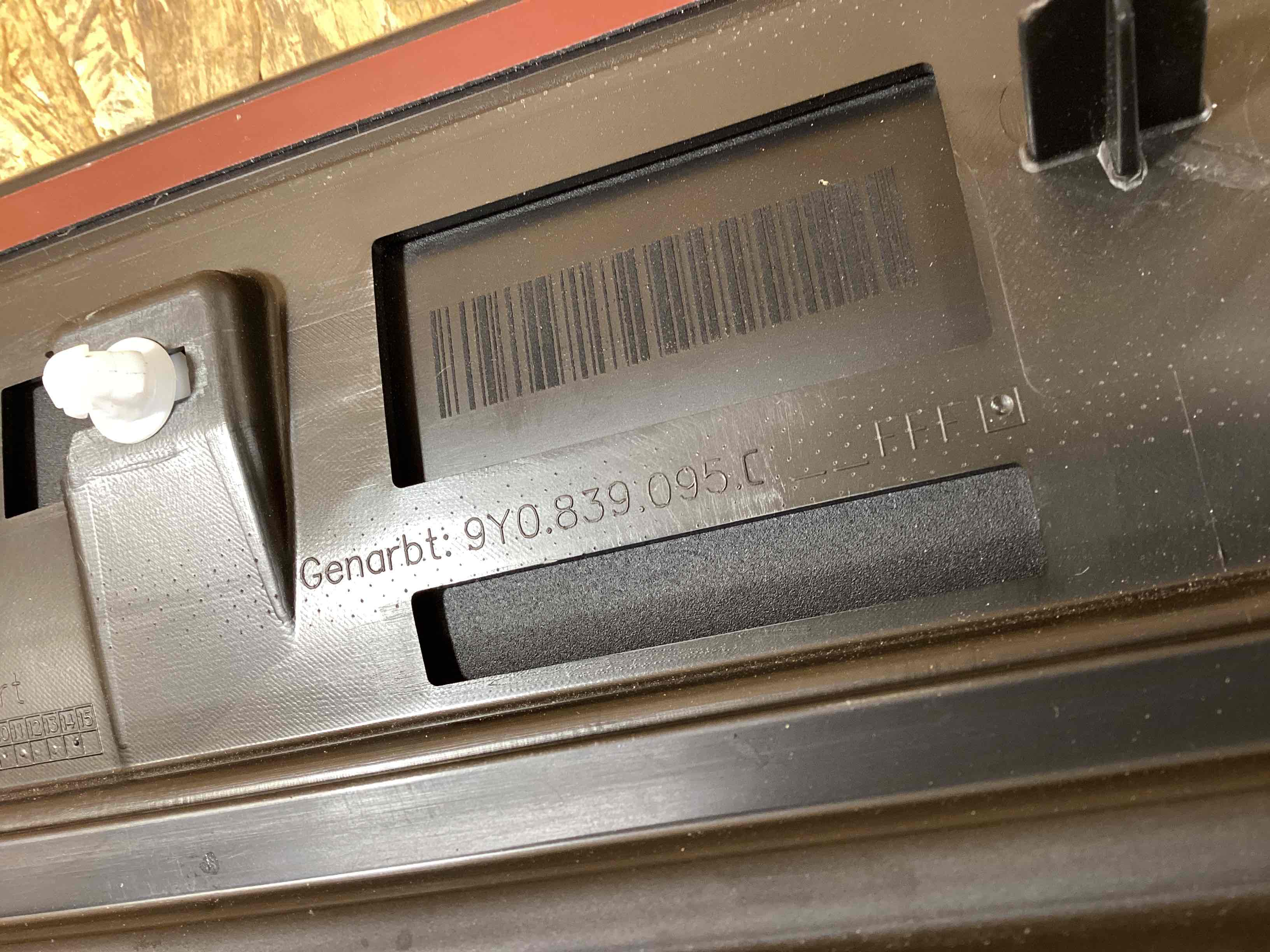 Молдинг двери задней правой Porsche Cayenne 041125-128