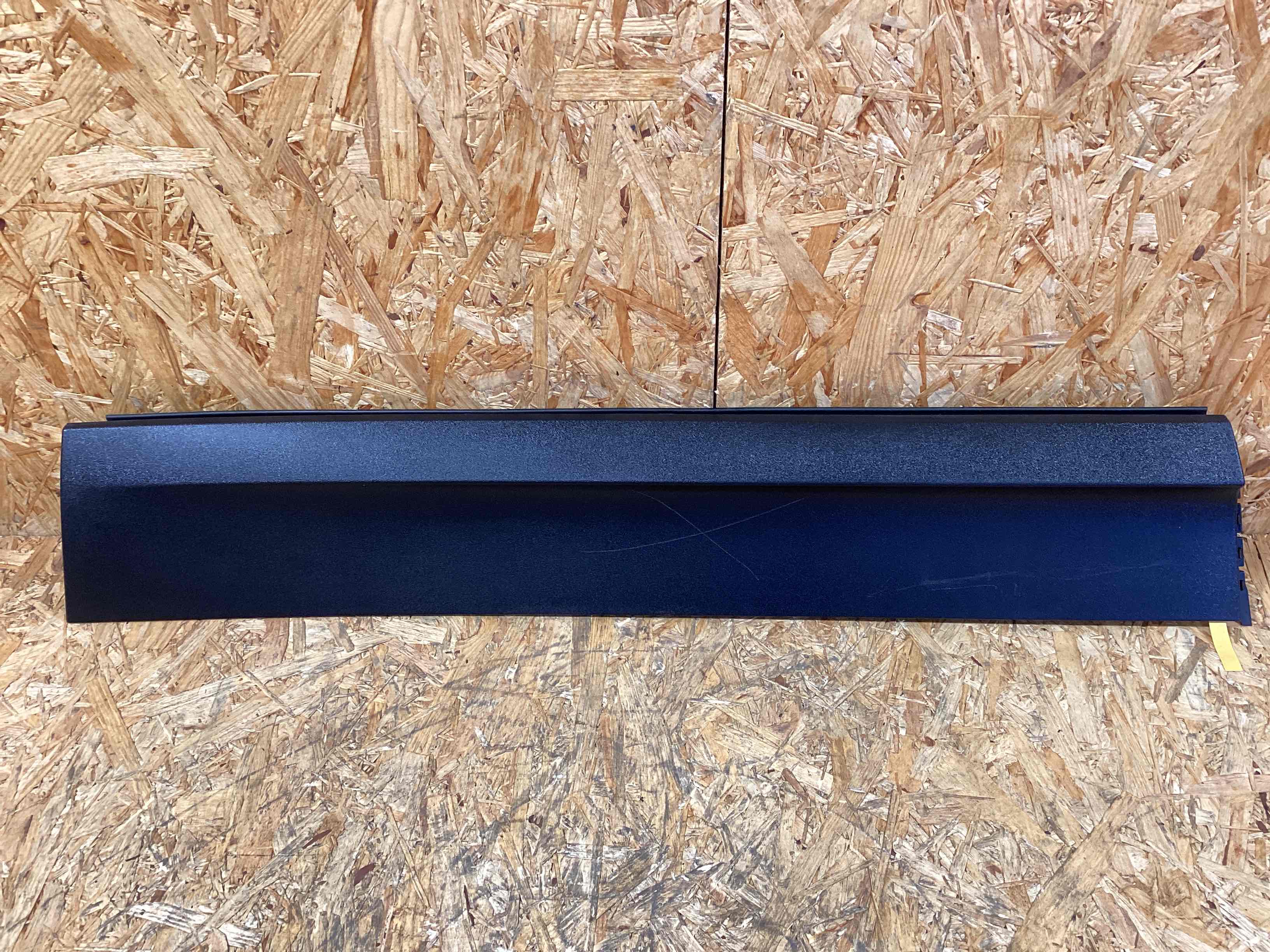 Молдинг двери задней правой Porsche Cayenne 041125-128