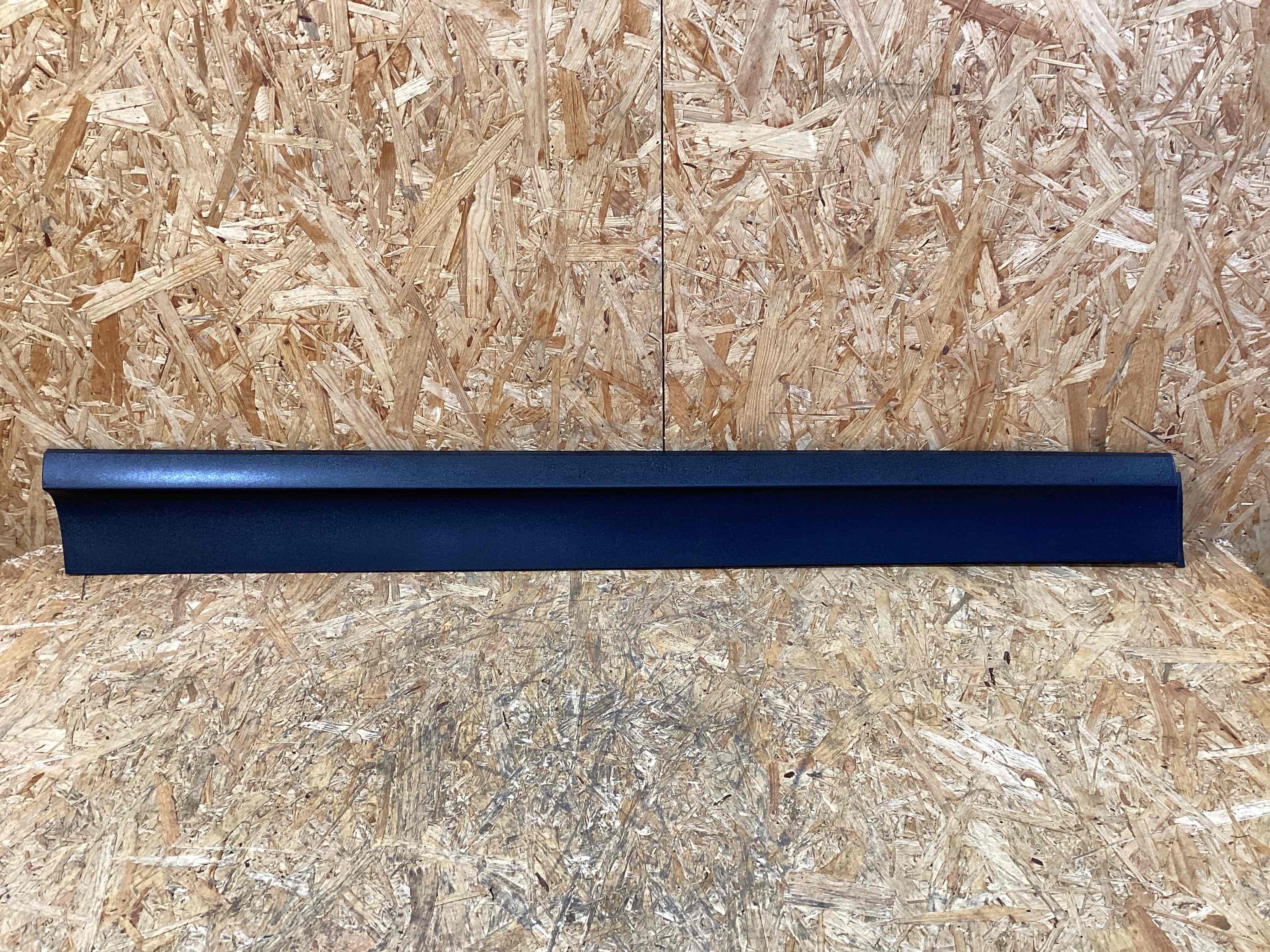 Молдинг двери передней левой Porsche Cayenne 041125-130