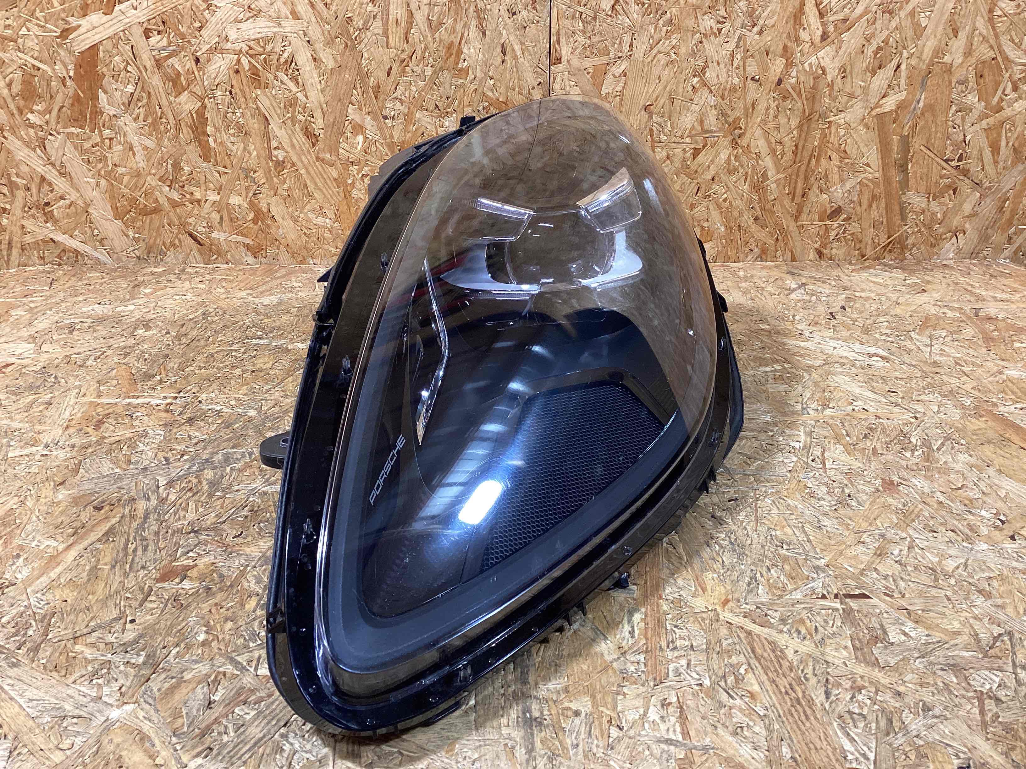 Фара левая Porsche Macan 041125-140