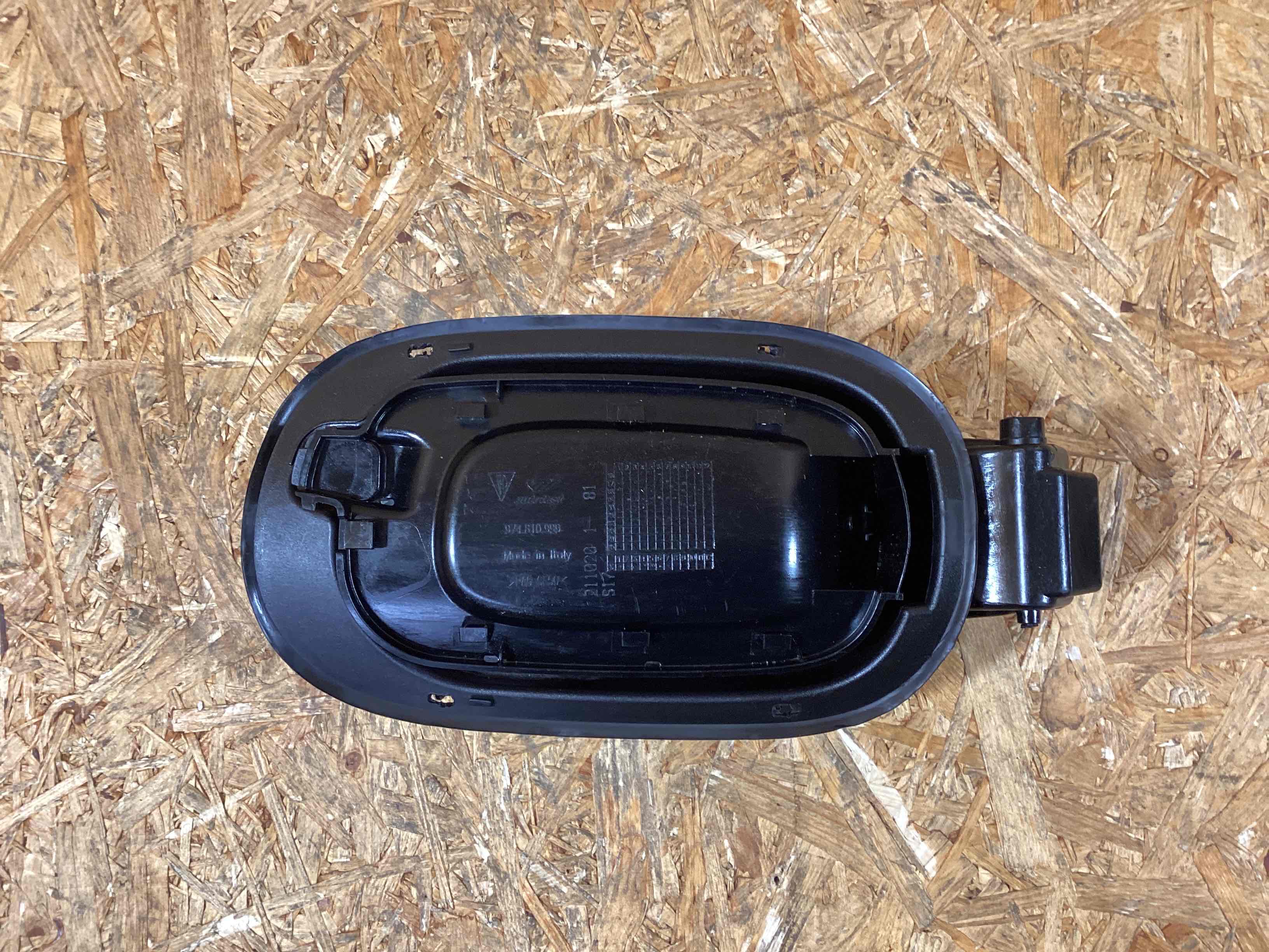 Лючок бака Porsche Panamera 041225-104