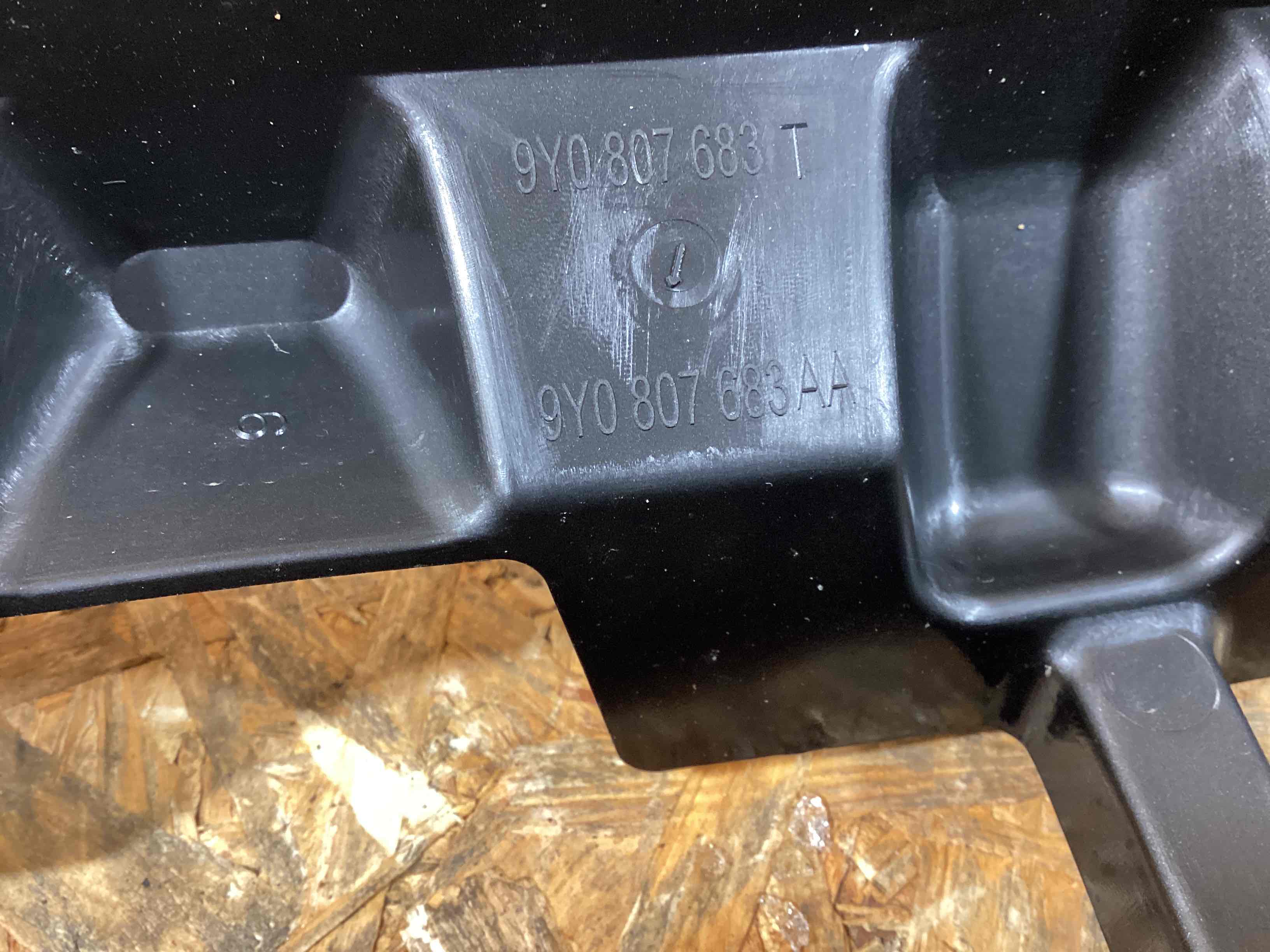 Заглушка, вставка (решетка) в бампер Porsche Cayenne 050126-102