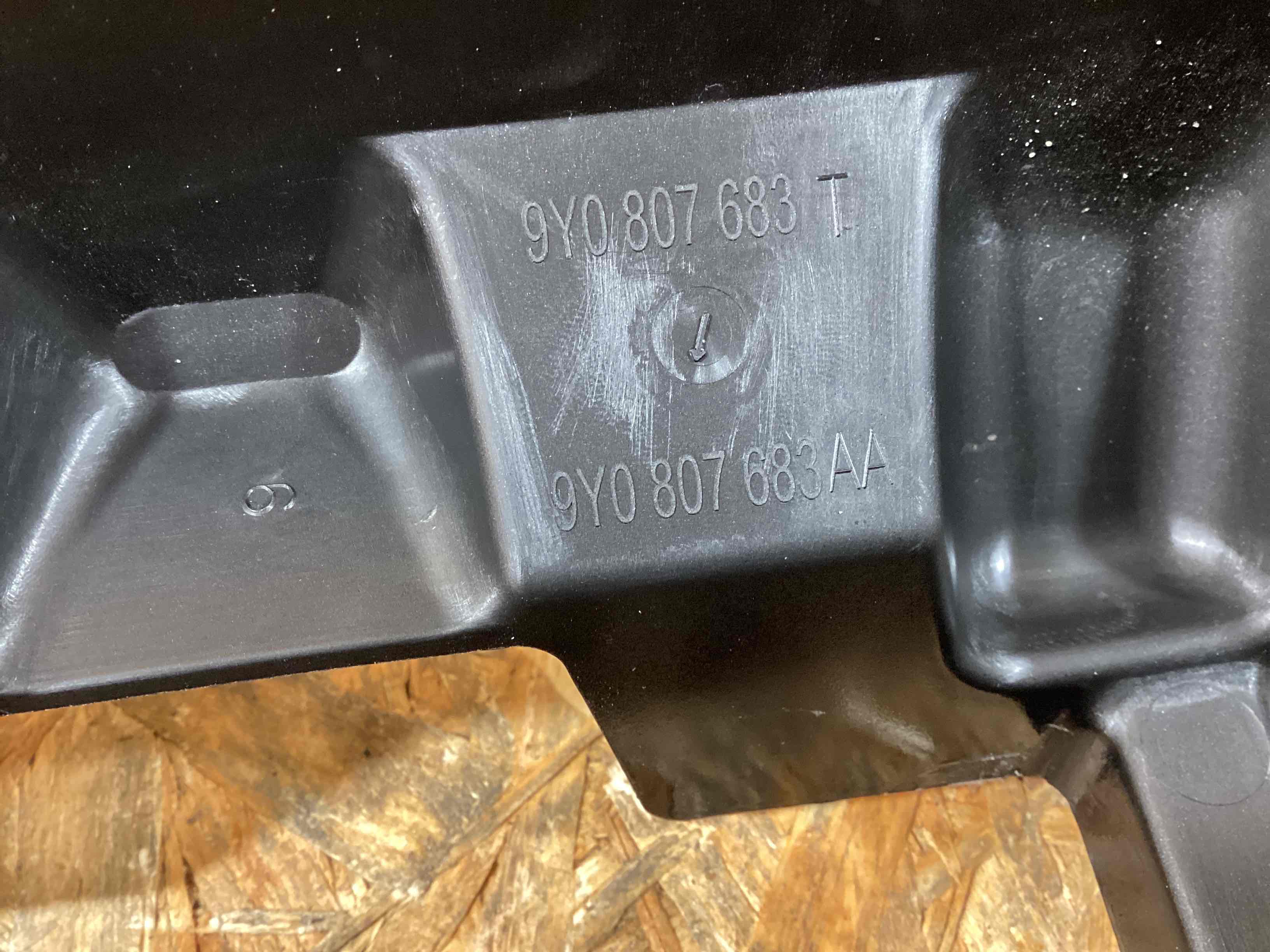 Заглушка, вставка (решетка) в бампер Porsche Cayenne 050126-104