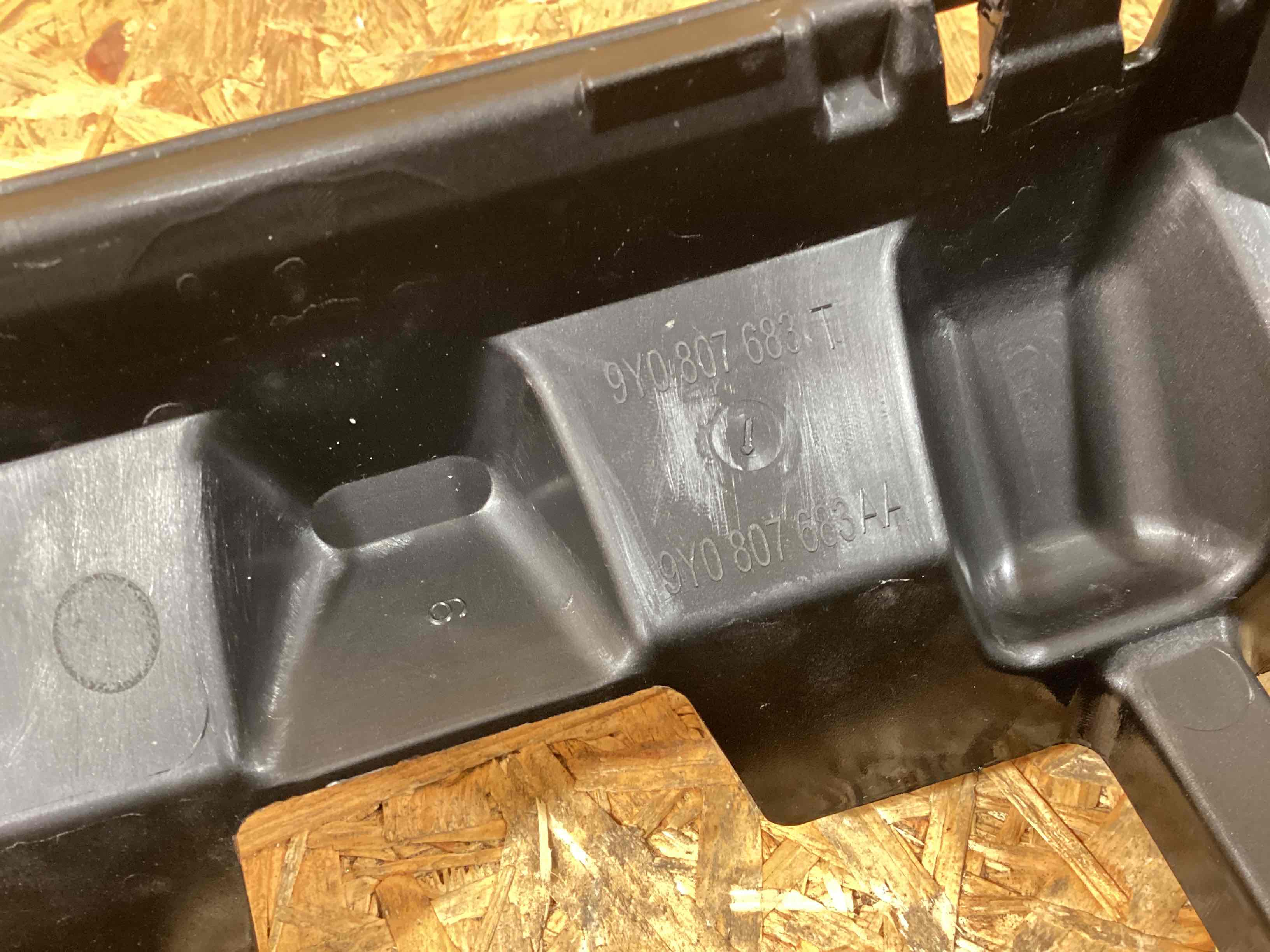 Заглушка, вставка (решетка) в бампер Porsche Cayenne 050126-105