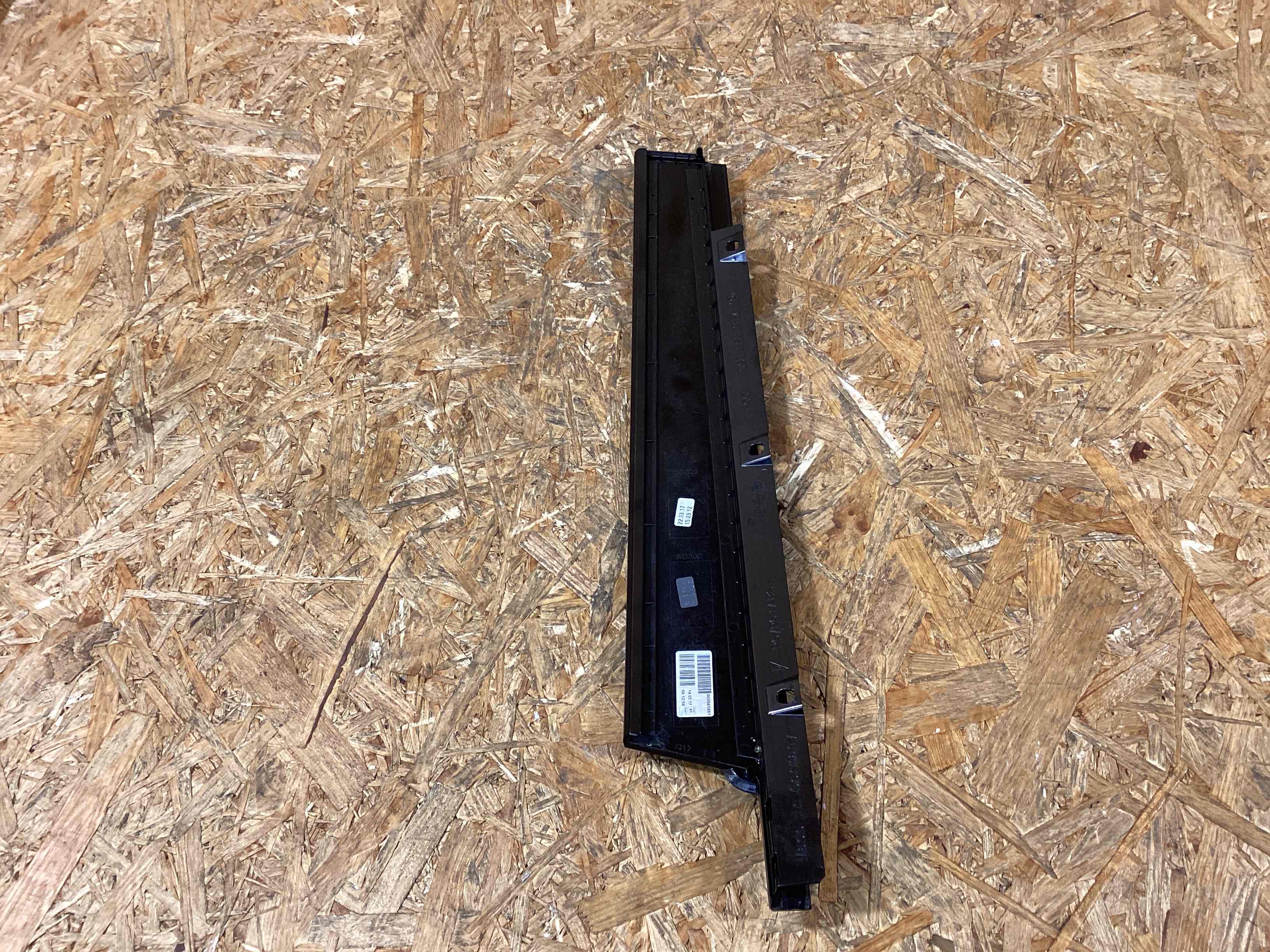 Молдинг двери передней левой Porsche Macan 050126-120