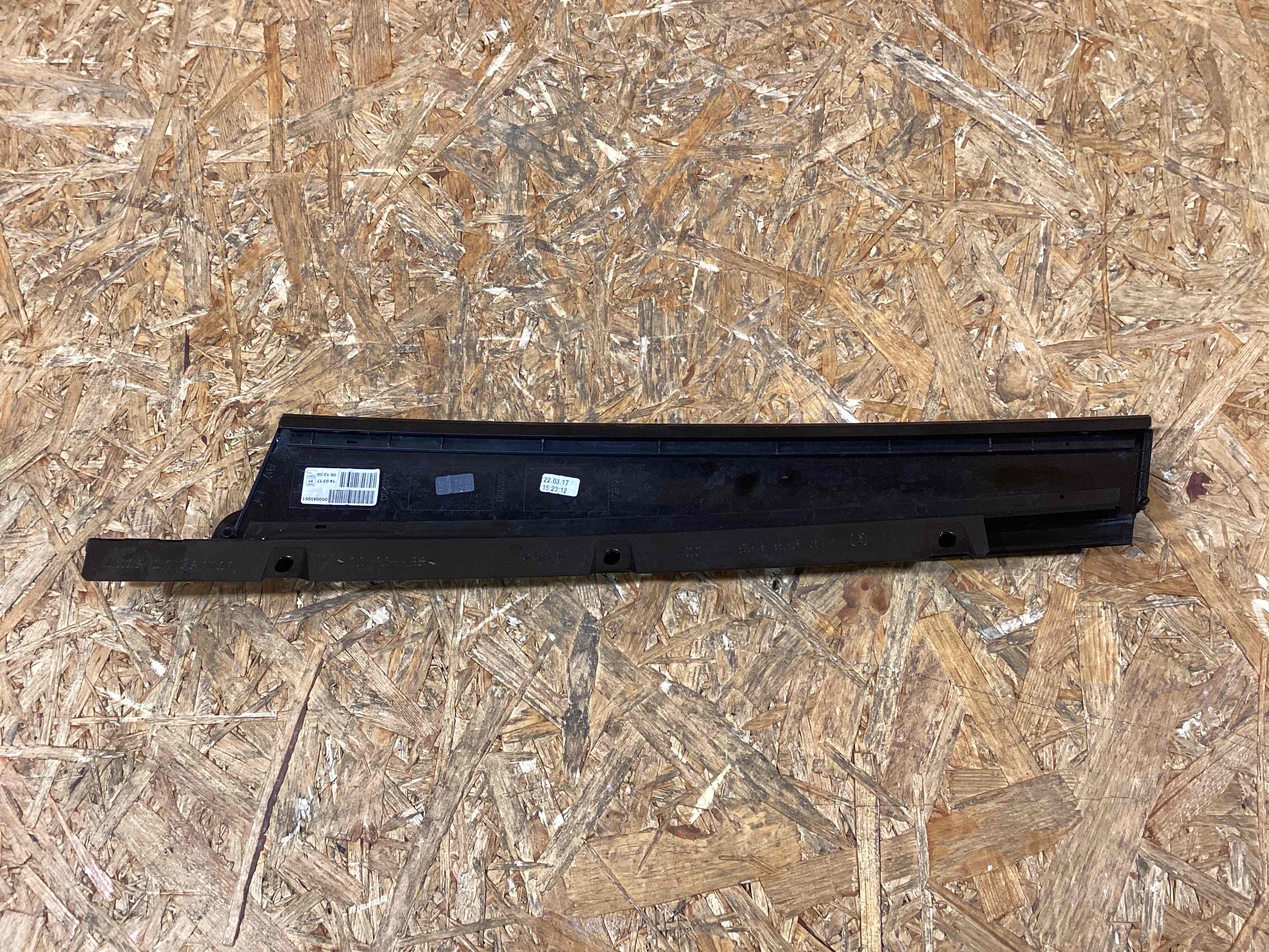 Молдинг двери передней левой Porsche Macan 050126-120