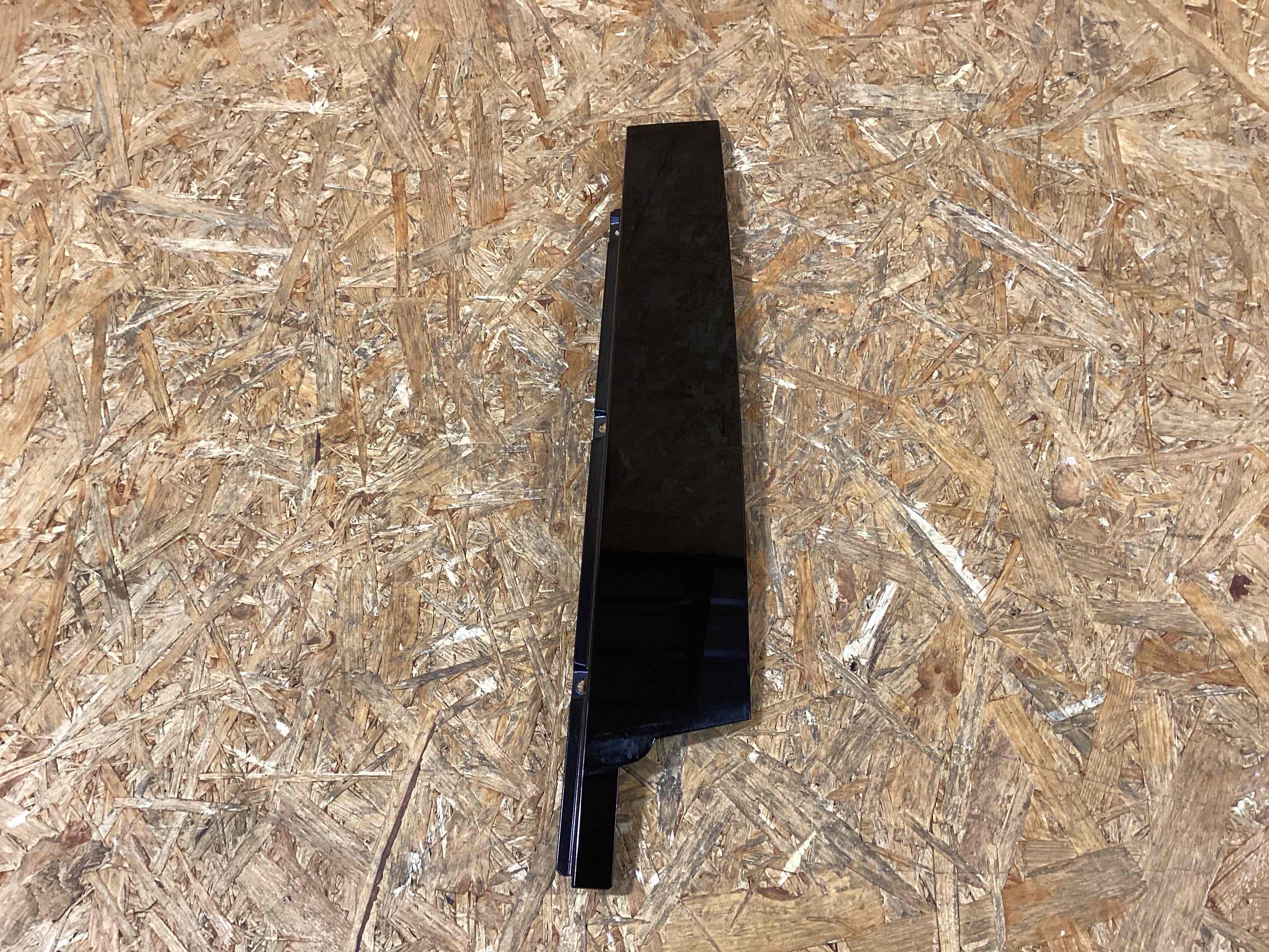 Молдинг двери передней левой Porsche Macan 050126-120