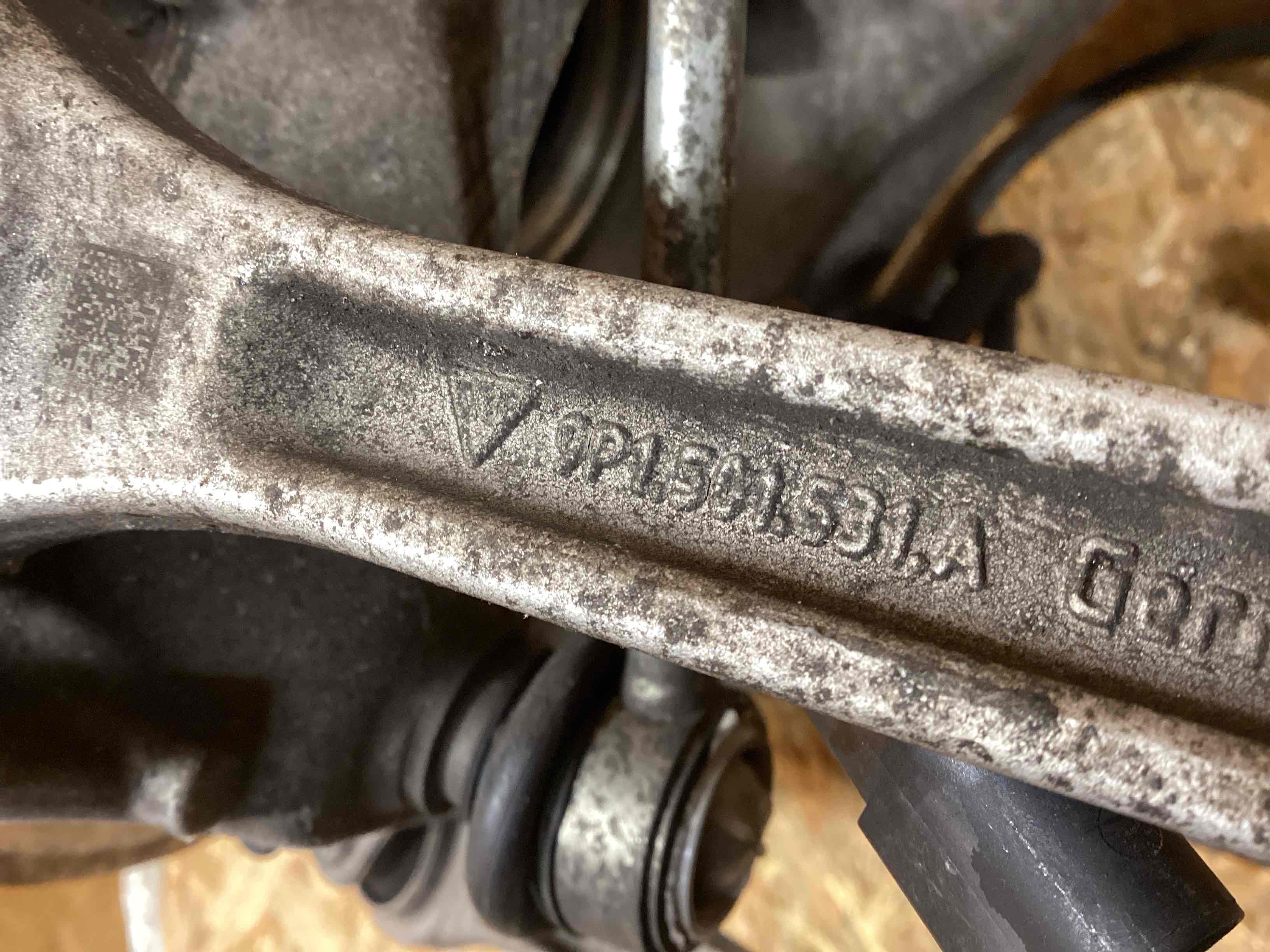 Кулак задний левый Porsche 911 050226-103