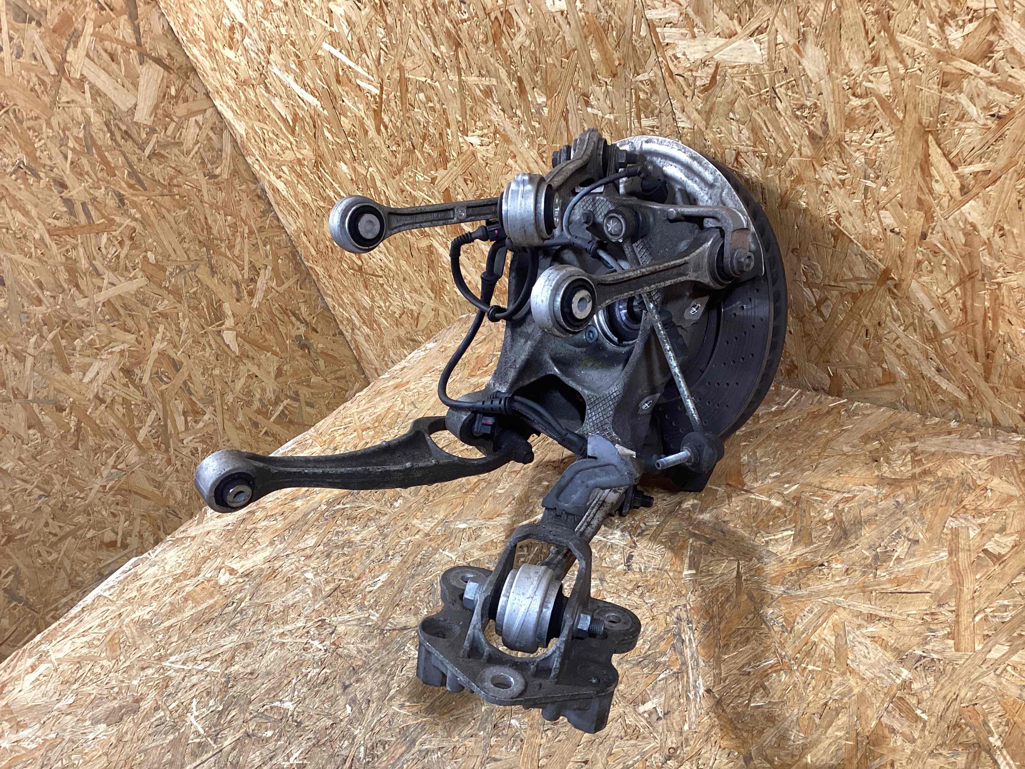 Кулак задний левый Porsche 911 050226-103