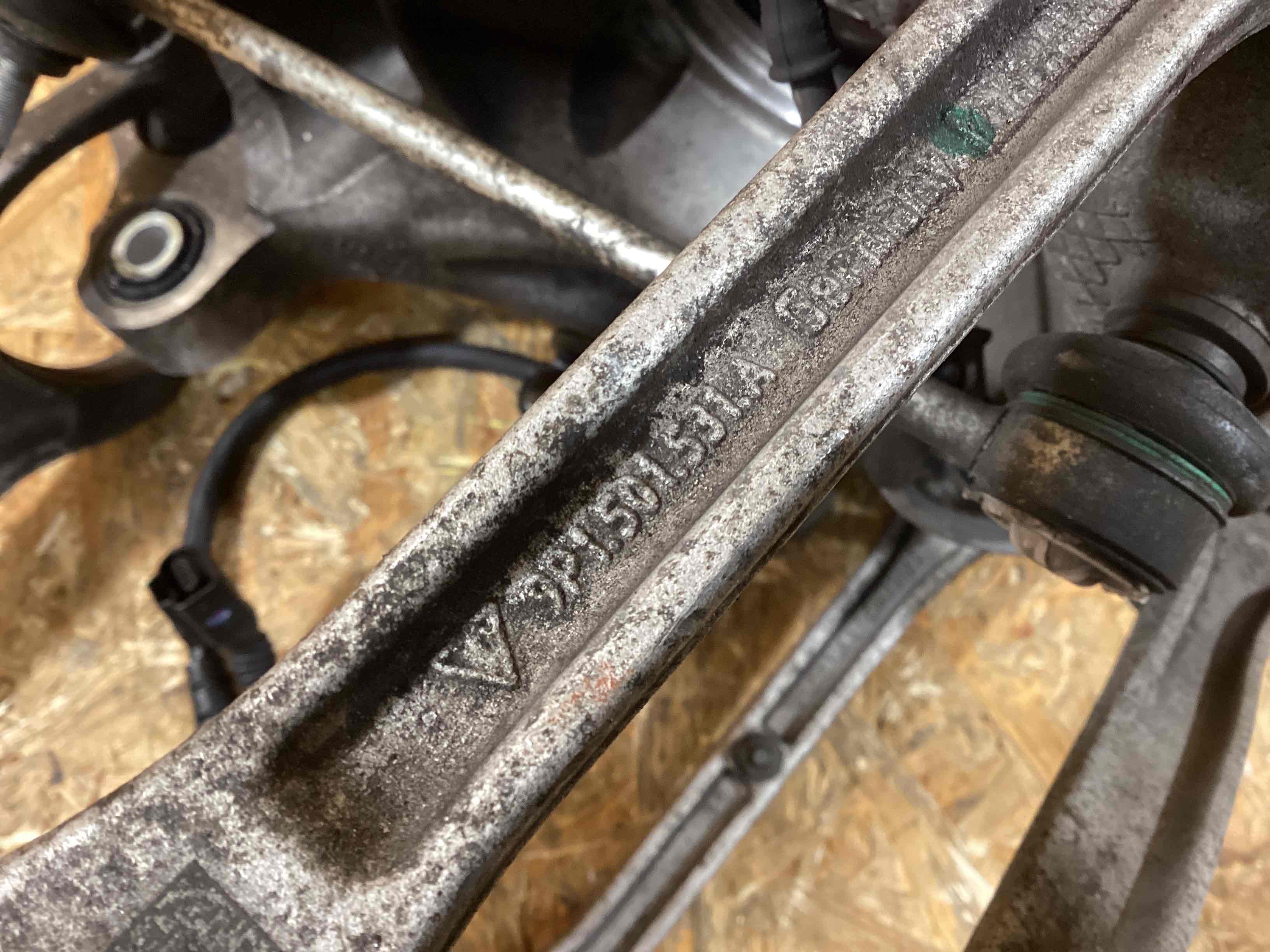 Кулак задний правый Porsche 911 050226-104