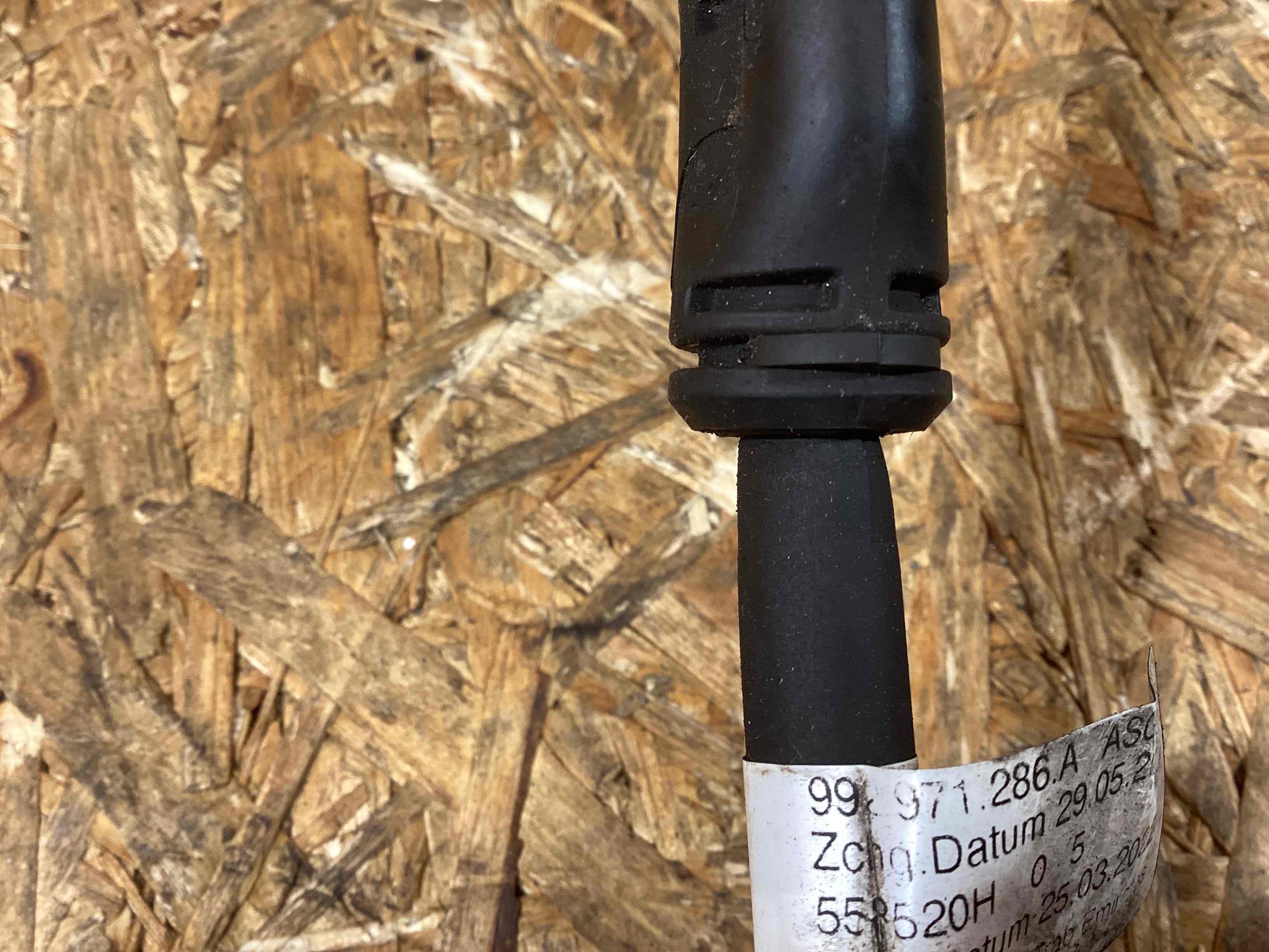 Кулак задний правый Porsche 911 050226-104