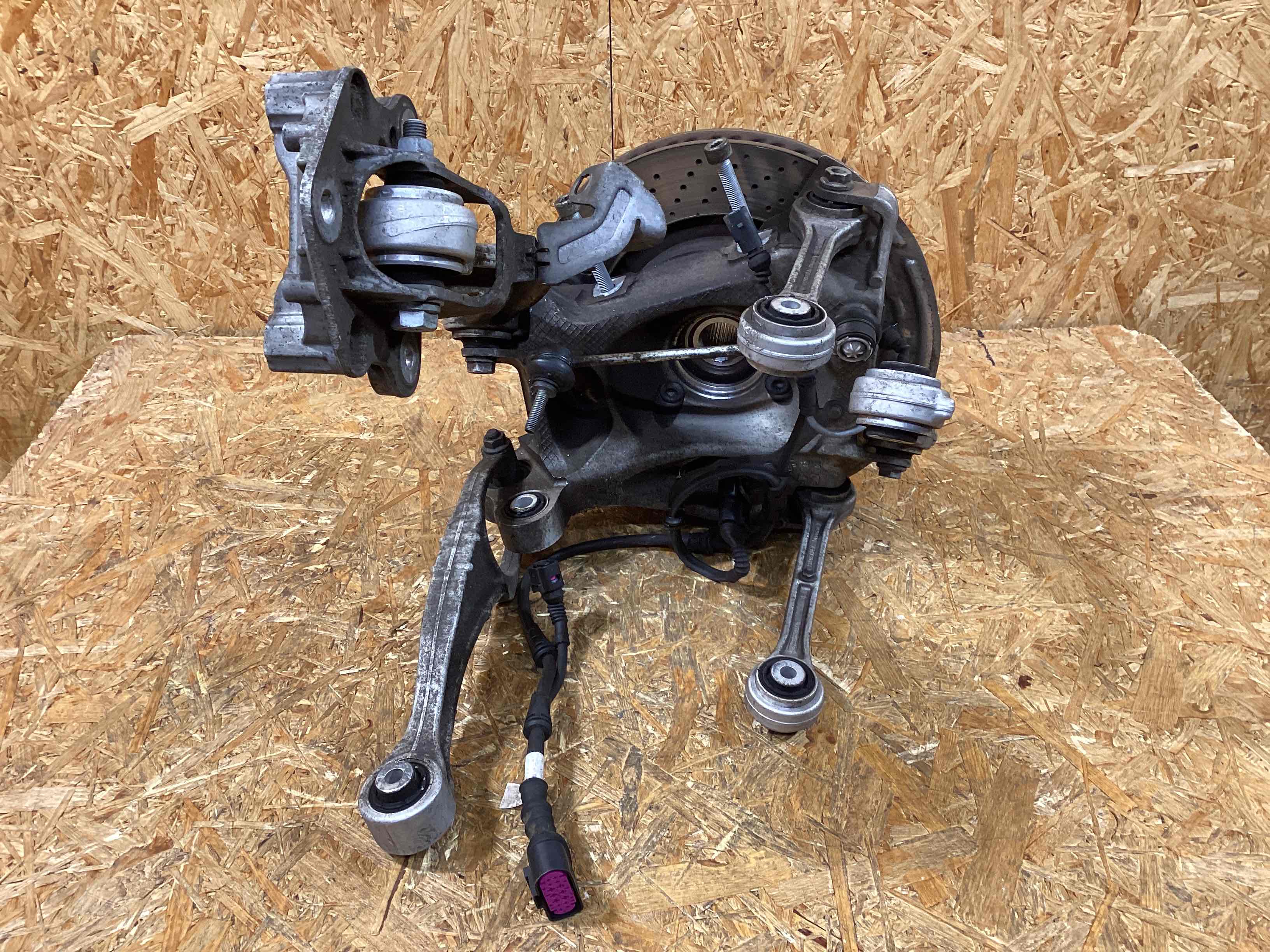 Кулак задний правый Porsche 911 050226-104