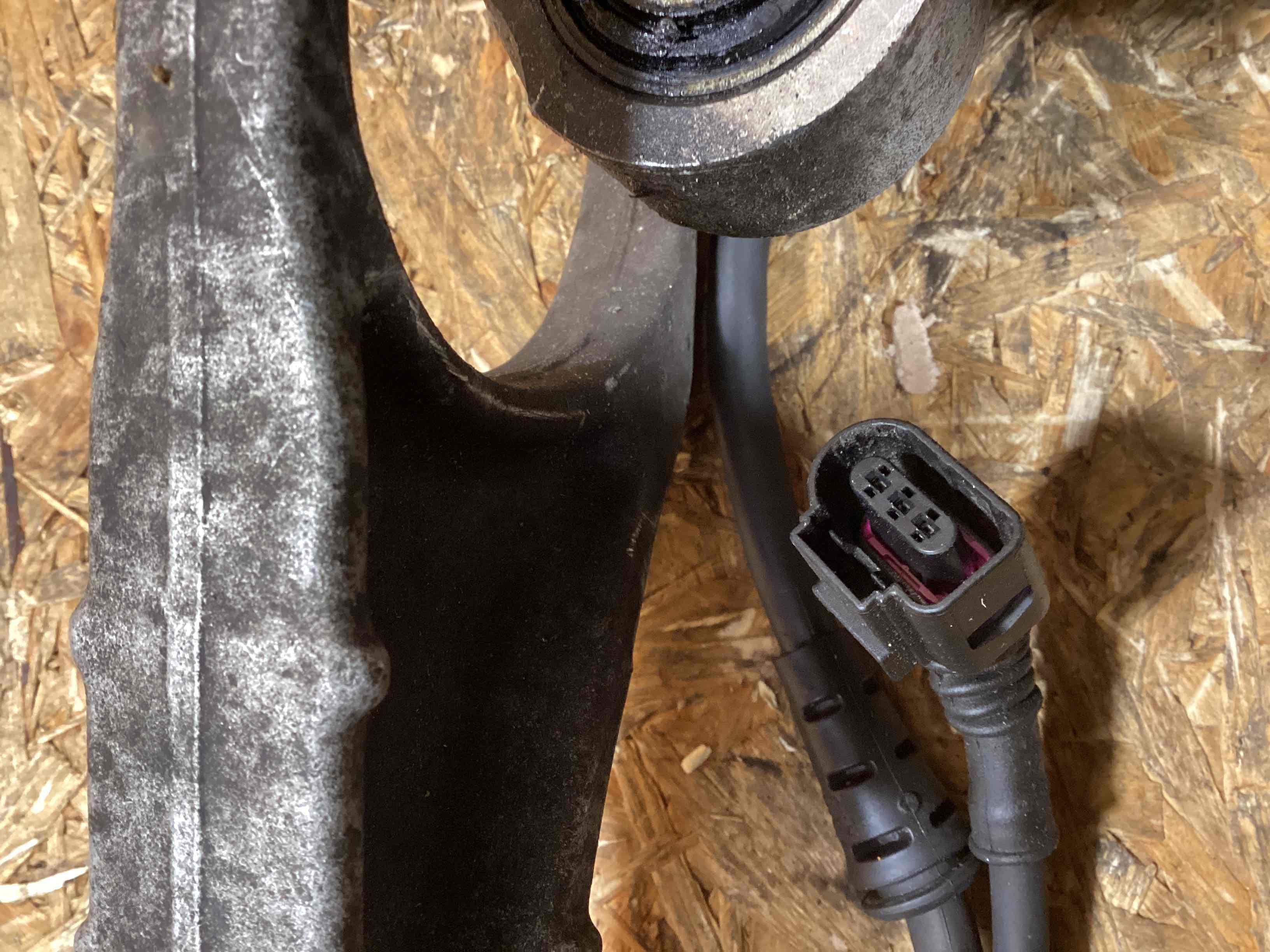 Кулак задний правый Porsche 911 050226-104