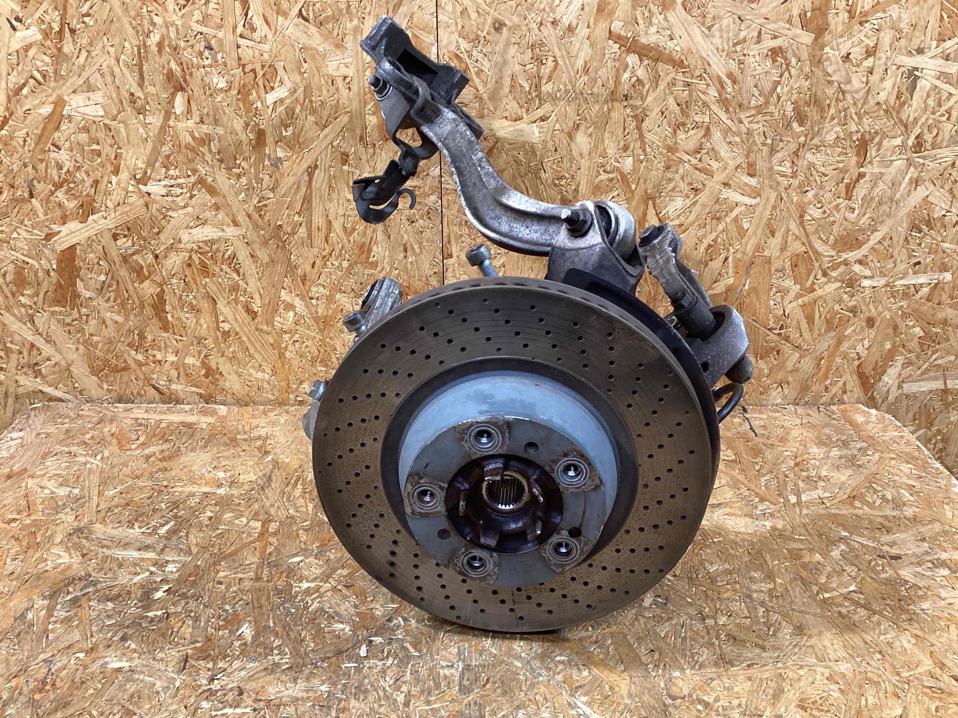 Кулак задний правый Porsche 911 050226-104