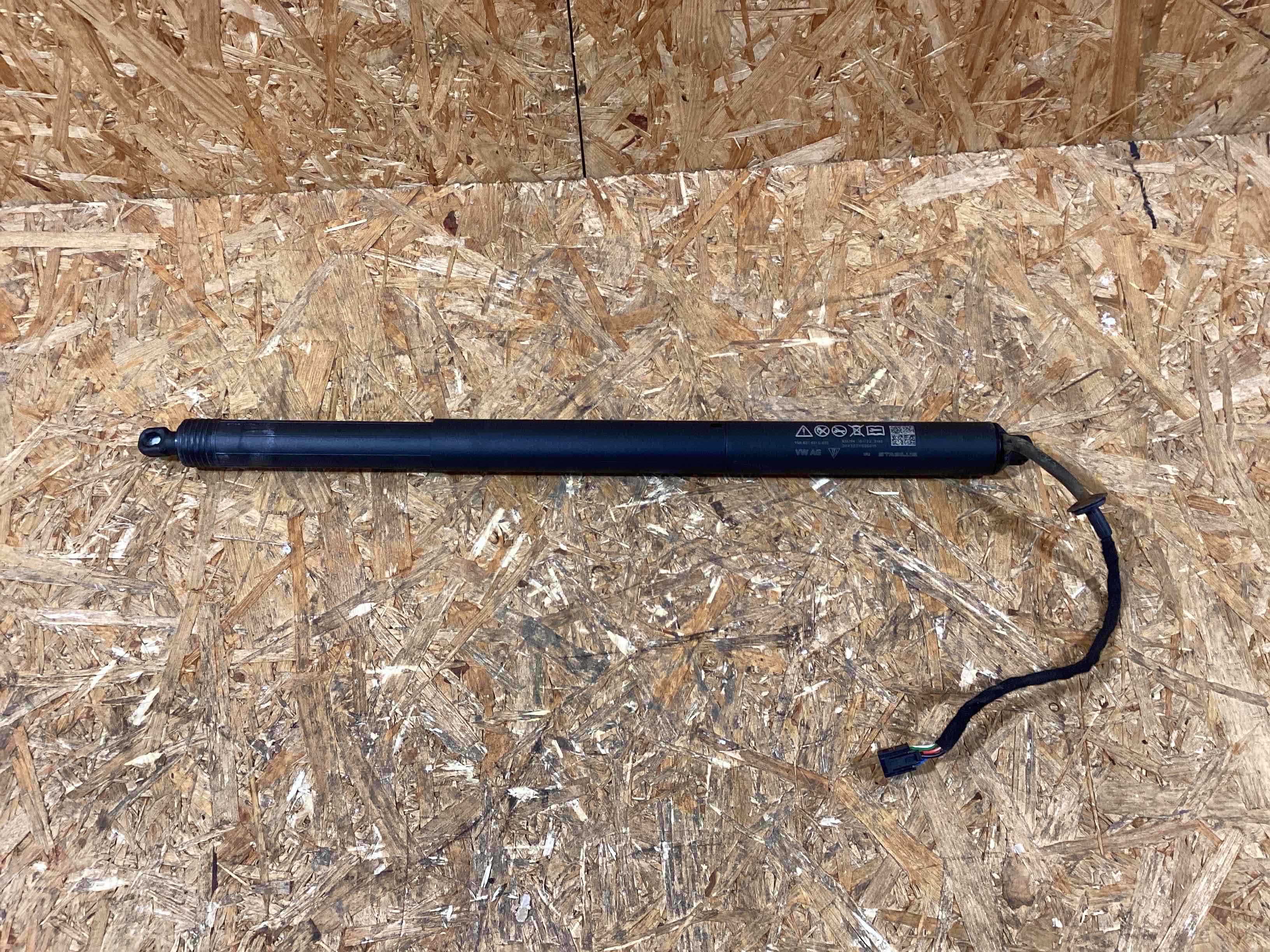 Амортизатор крышки (двери) багажника Porsche Macan 050226-114