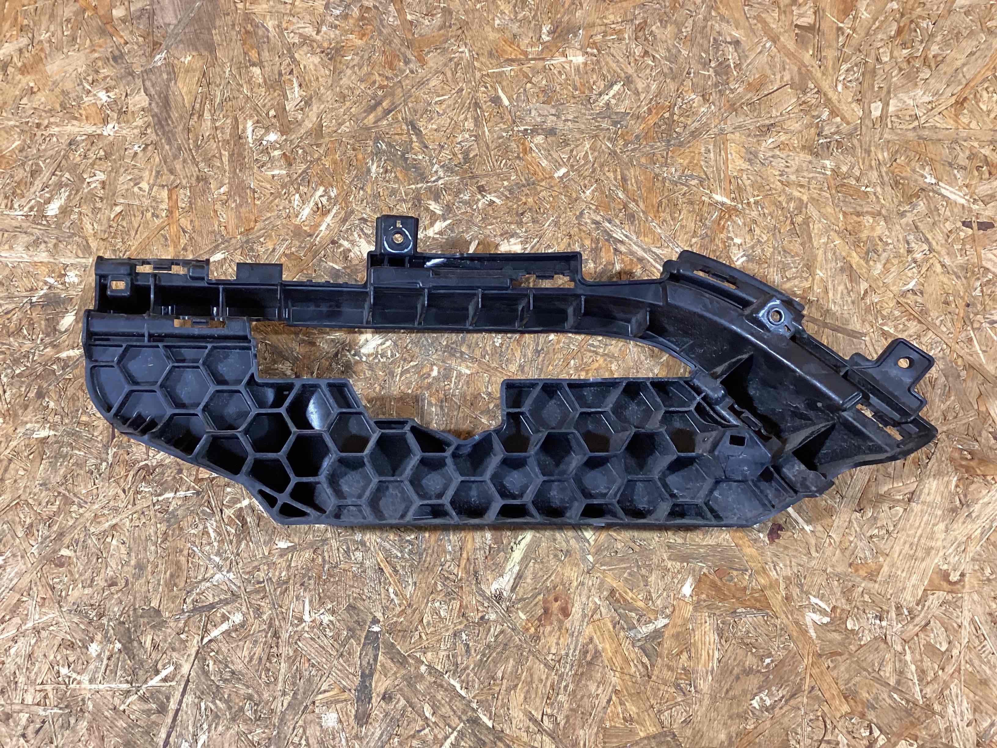 Крепление бампера Porsche Macan 050326-104