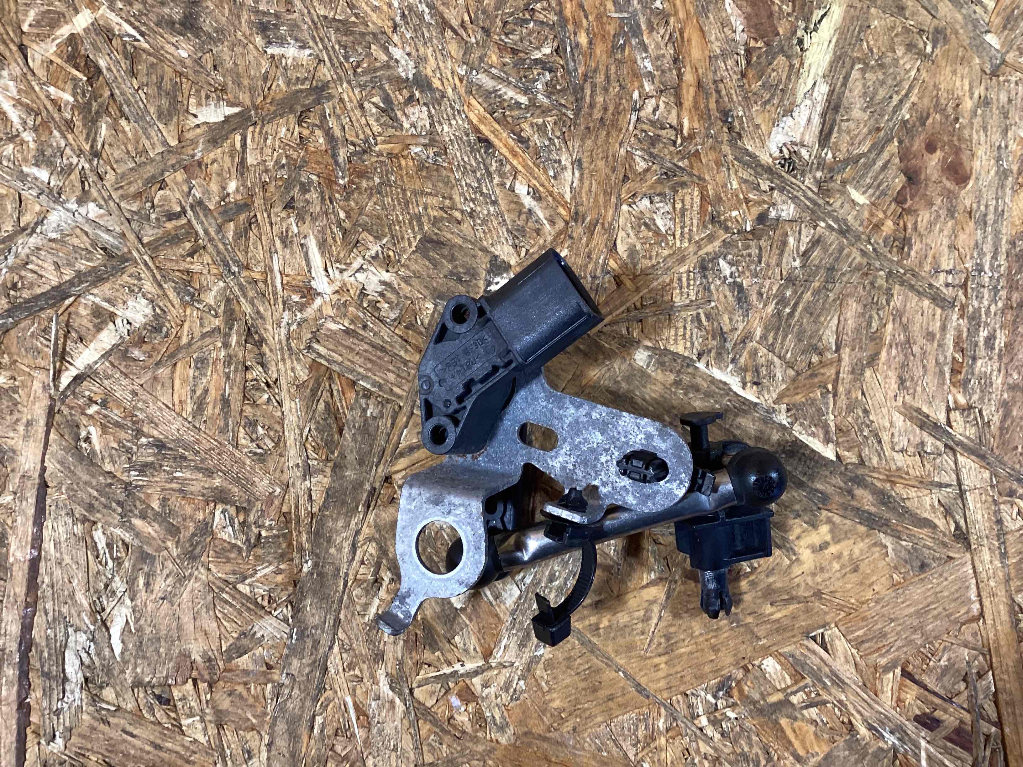 Датчик уровня подвески (клиренса) Porsche Panamera 050326-105