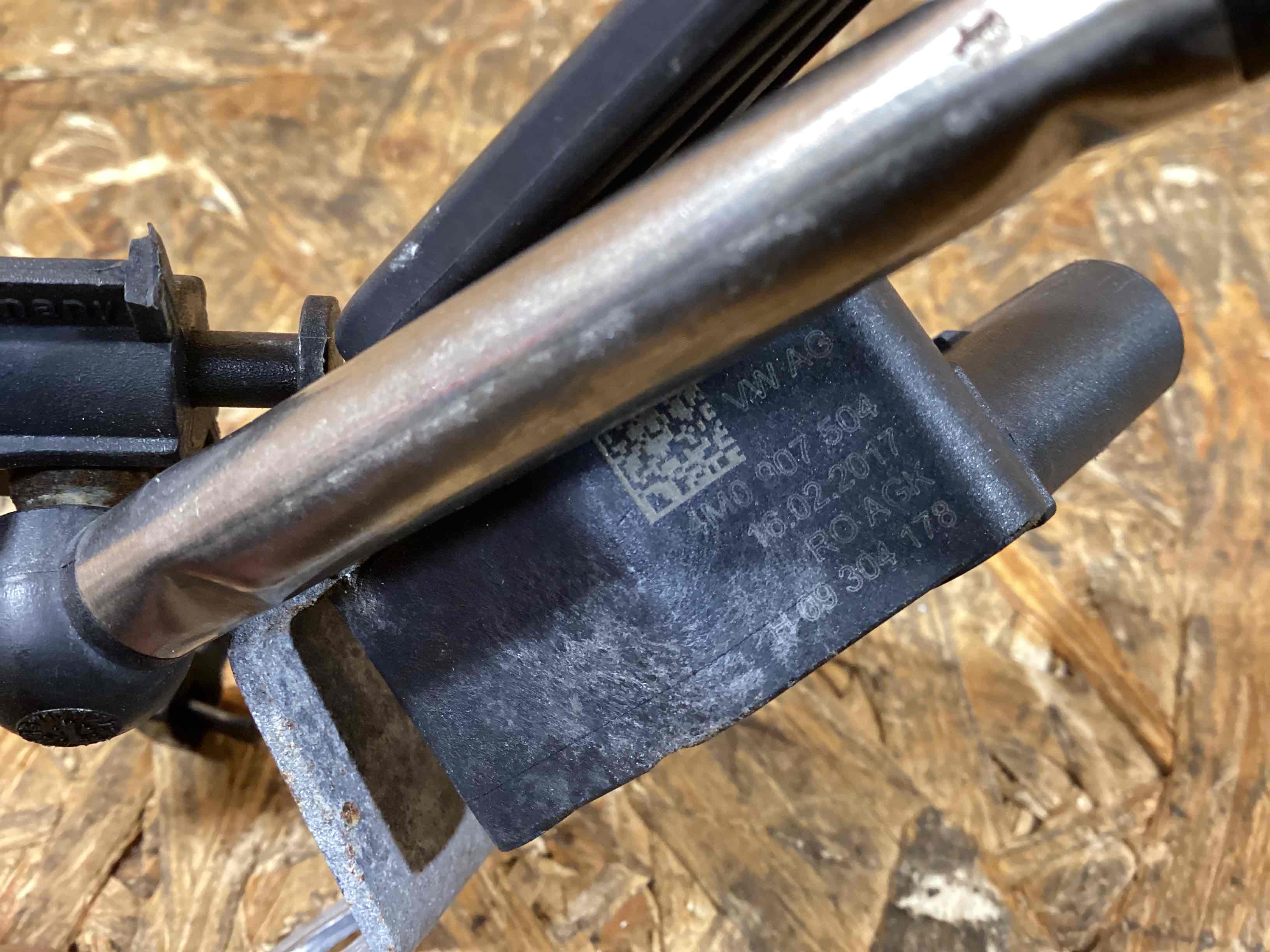 Датчик уровня подвески (клиренса) Porsche Panamera 050326-105