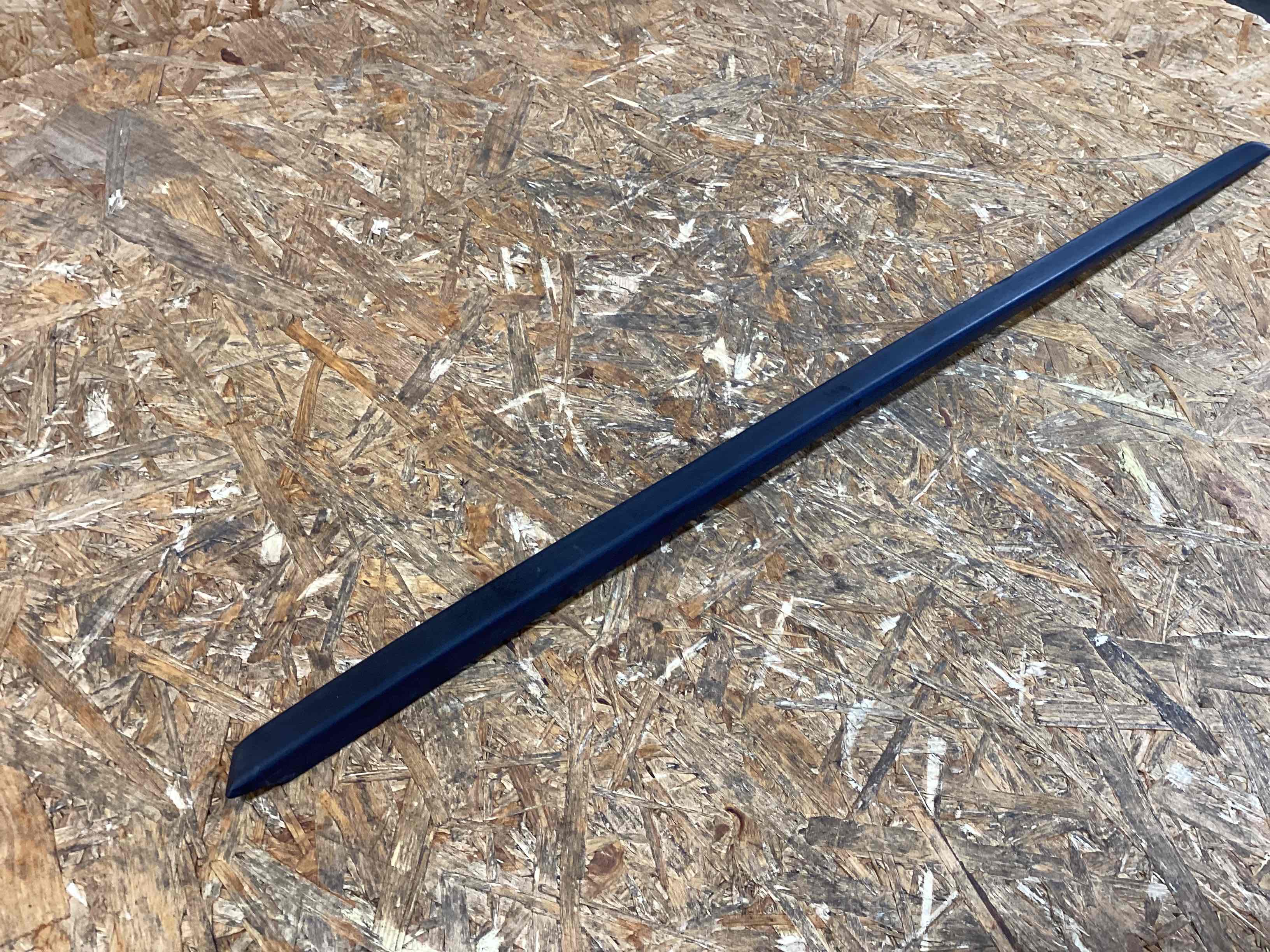 Молдинг лобового стекла Porsche Macan 050326-111