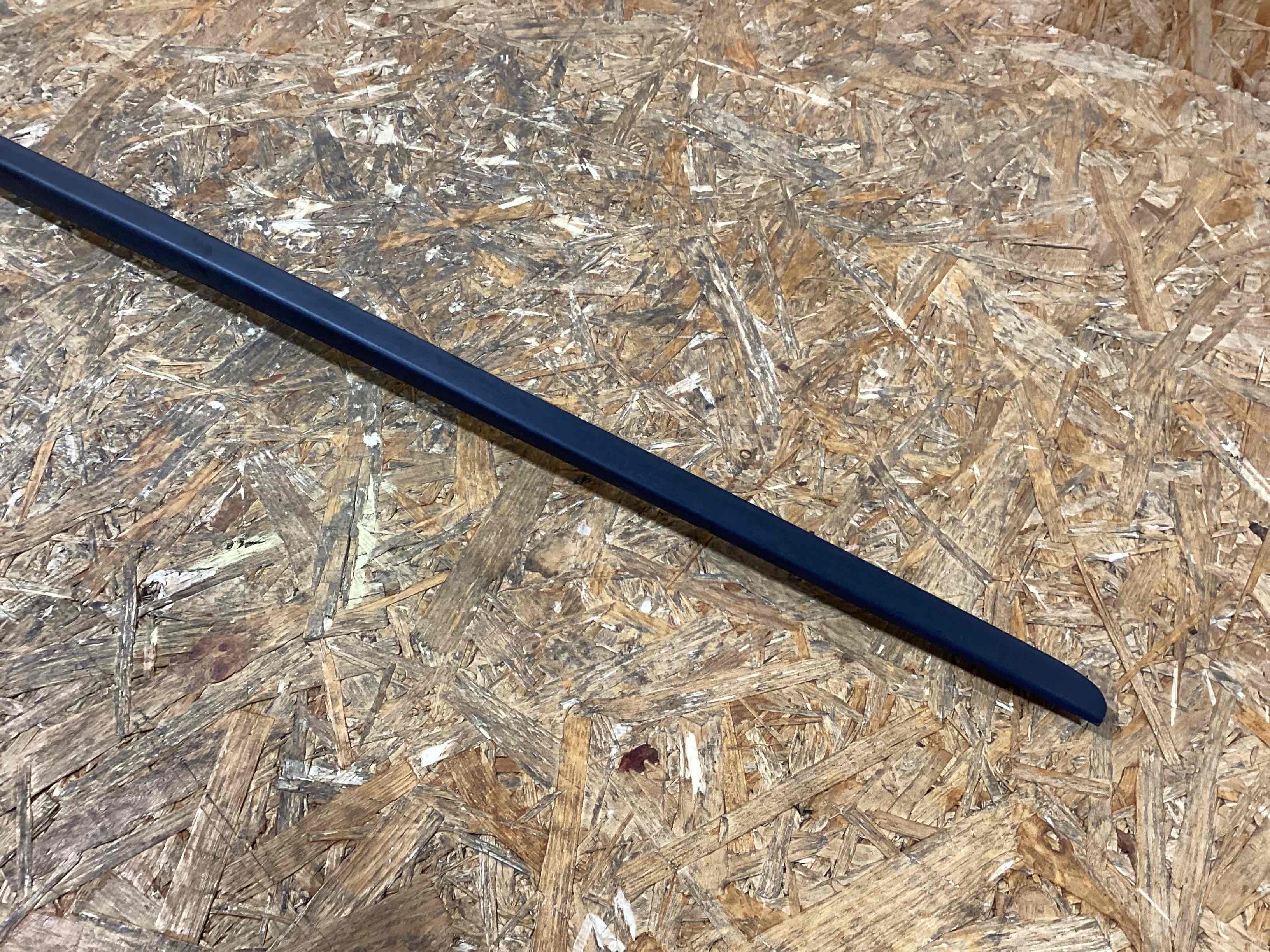 Молдинг лобового стекла Porsche Macan 050326-111