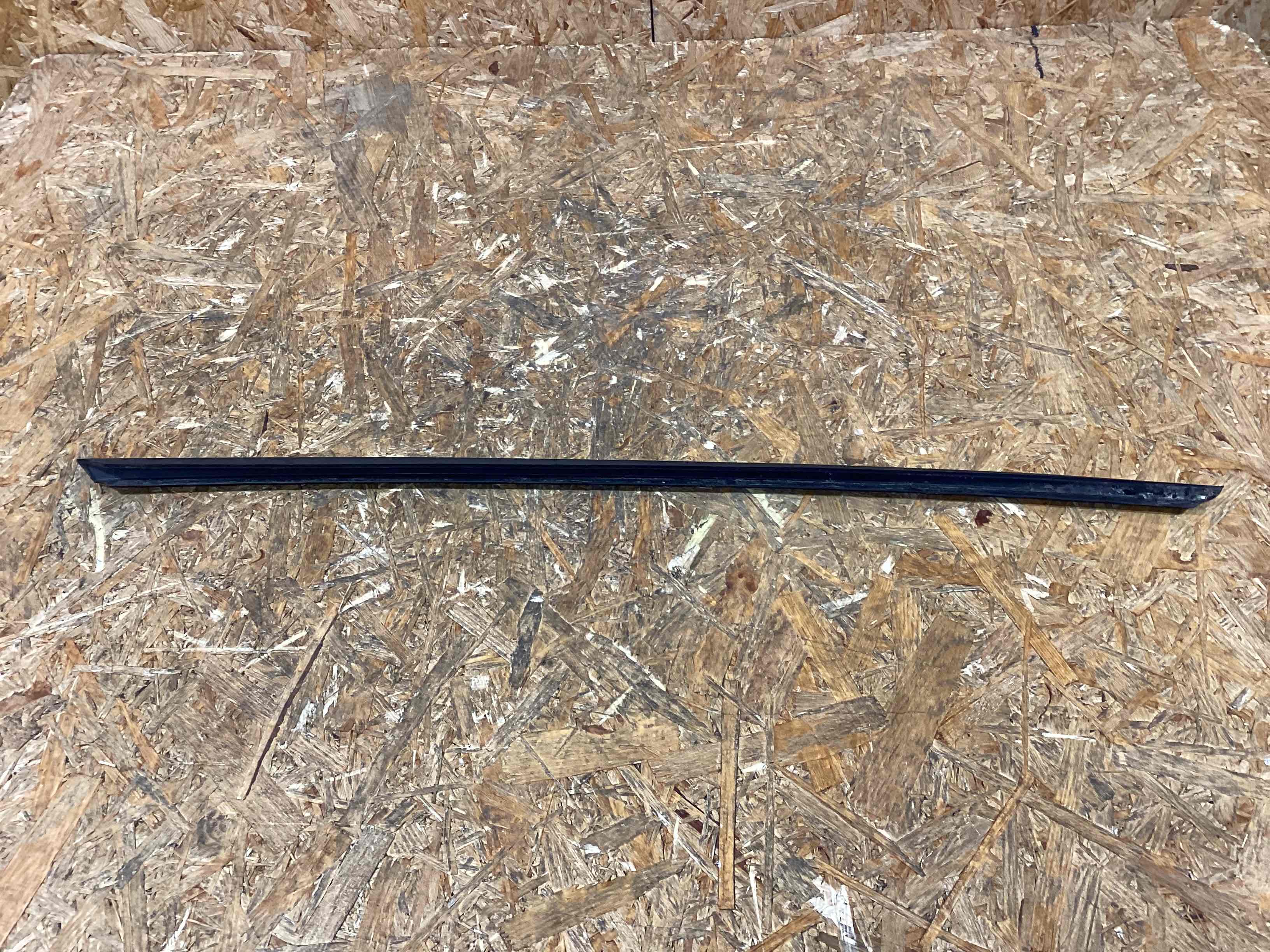 Молдинг лобового стекла Porsche Macan 050326-111