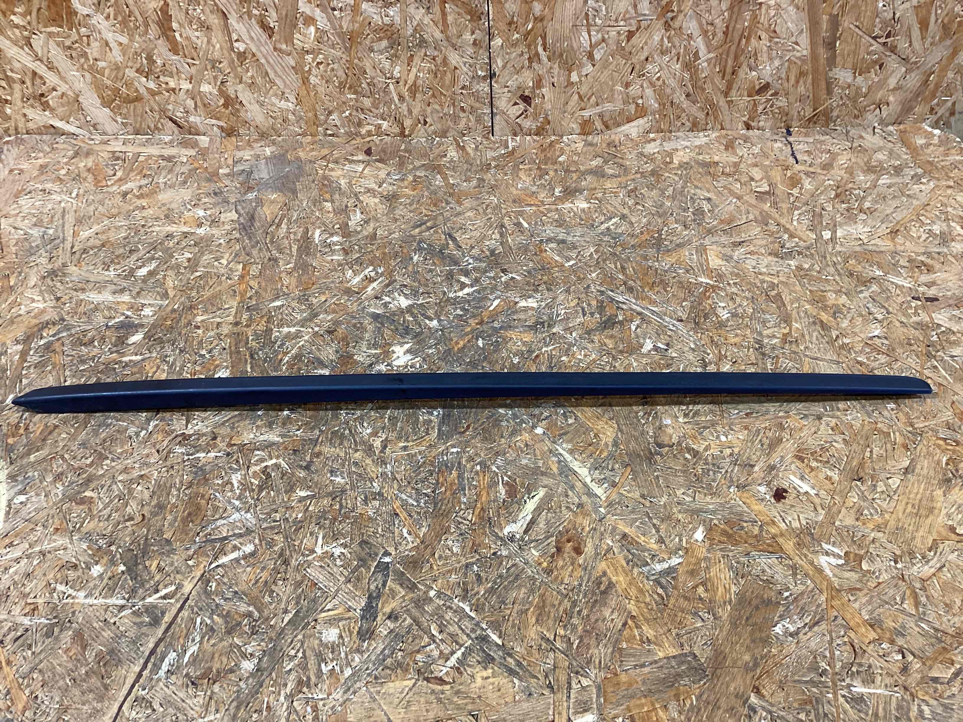 Молдинг лобового стекла Porsche Macan 050326-111