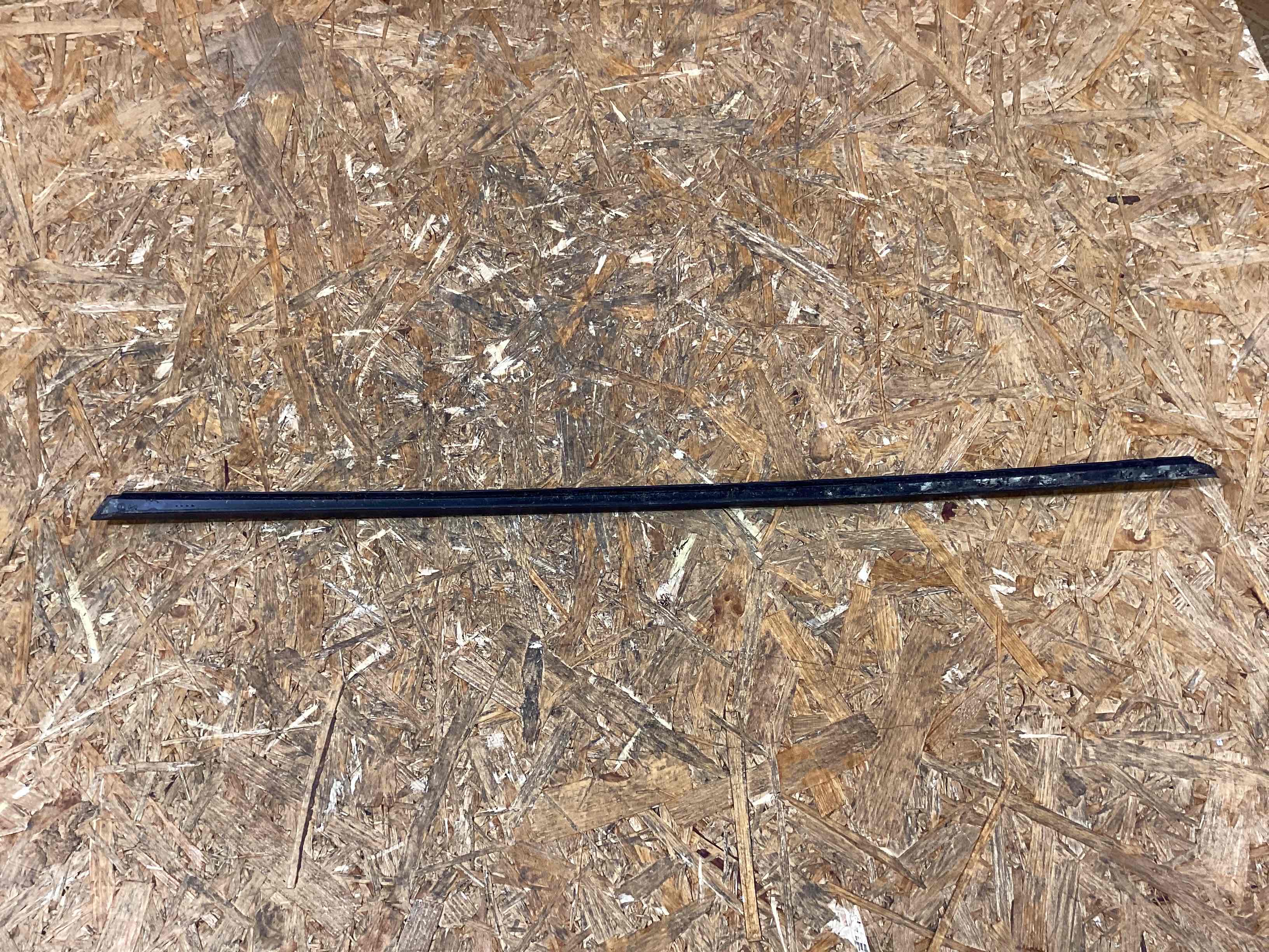 Молдинг лобового стекла Porsche Macan 050326-112