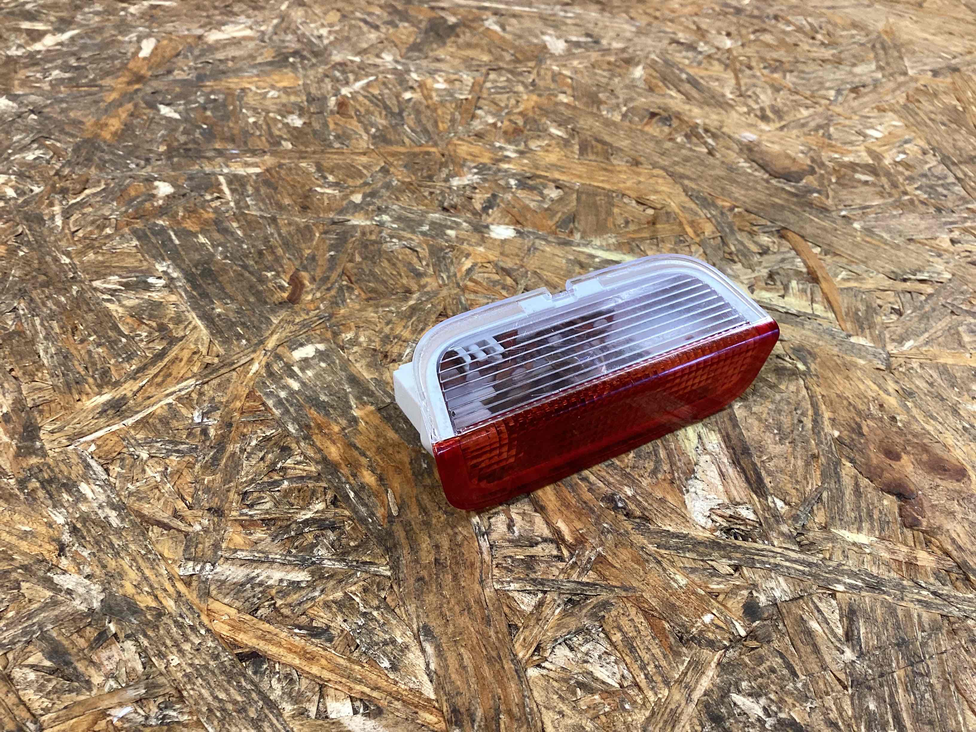 Фонарь салонный (плафон) Porsche Macan 050326-113