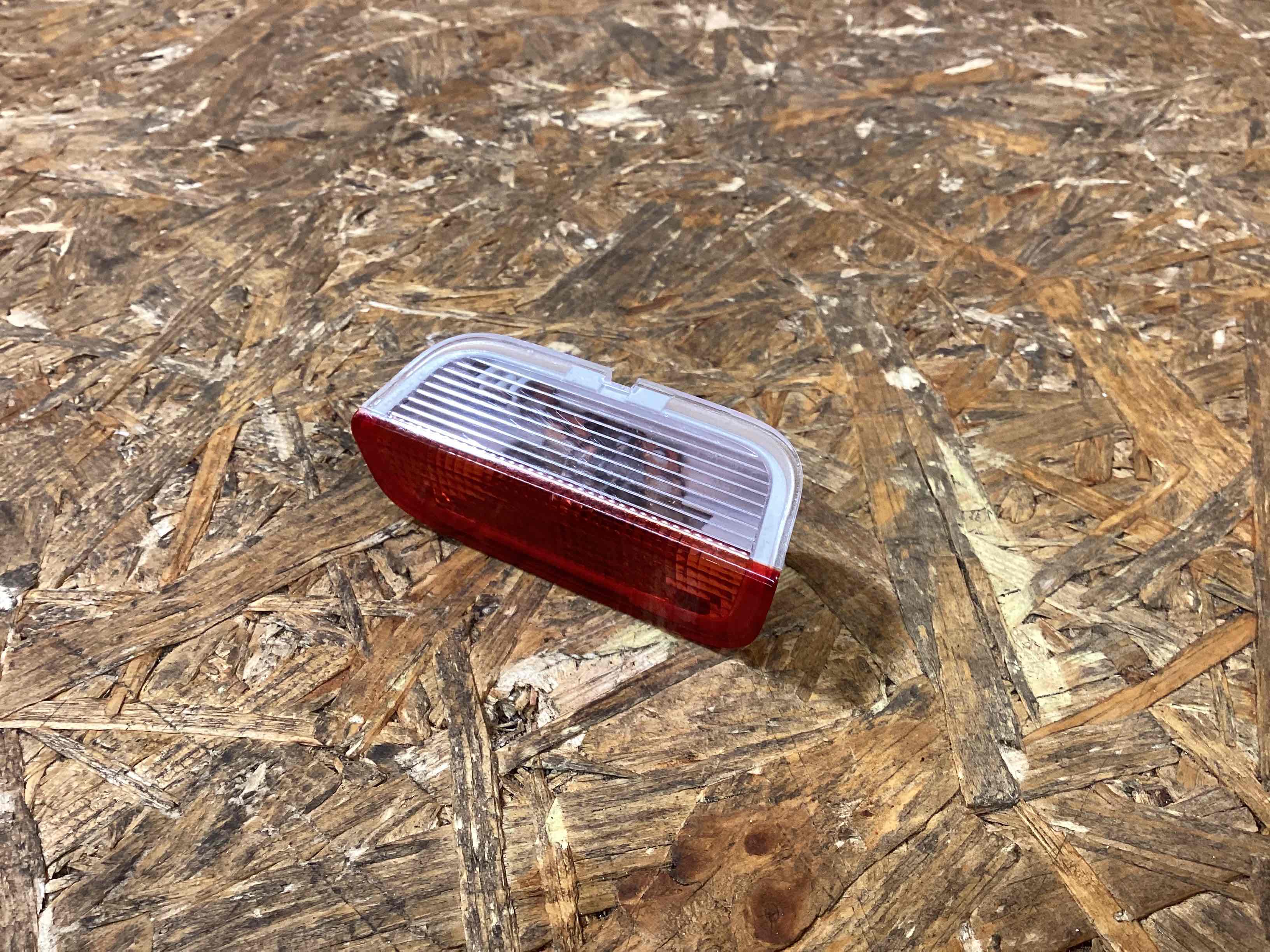 Фонарь салонный (плафон) Porsche Macan 050326-113