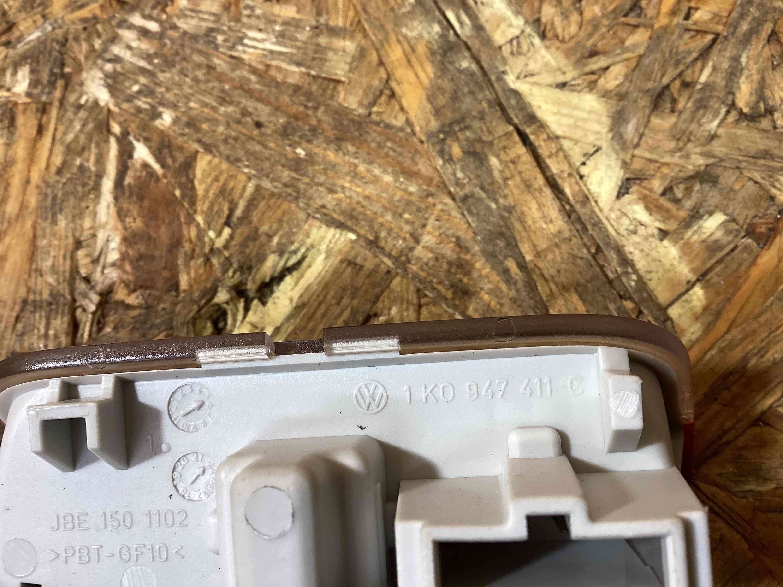 Фонарь салонный (плафон) Porsche Macan 050326-113