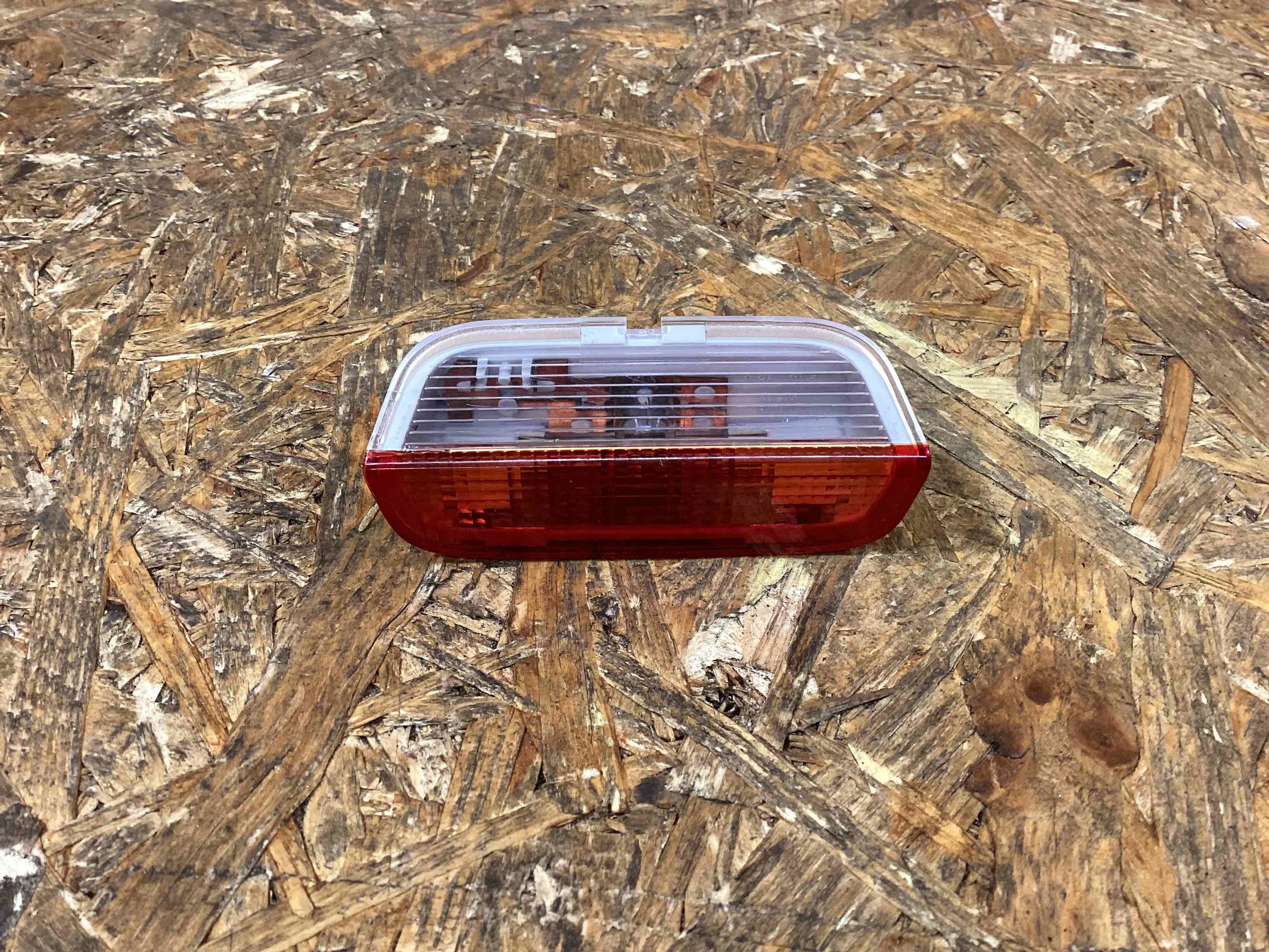 Фонарь салонный (плафон) Porsche Macan 050326-113