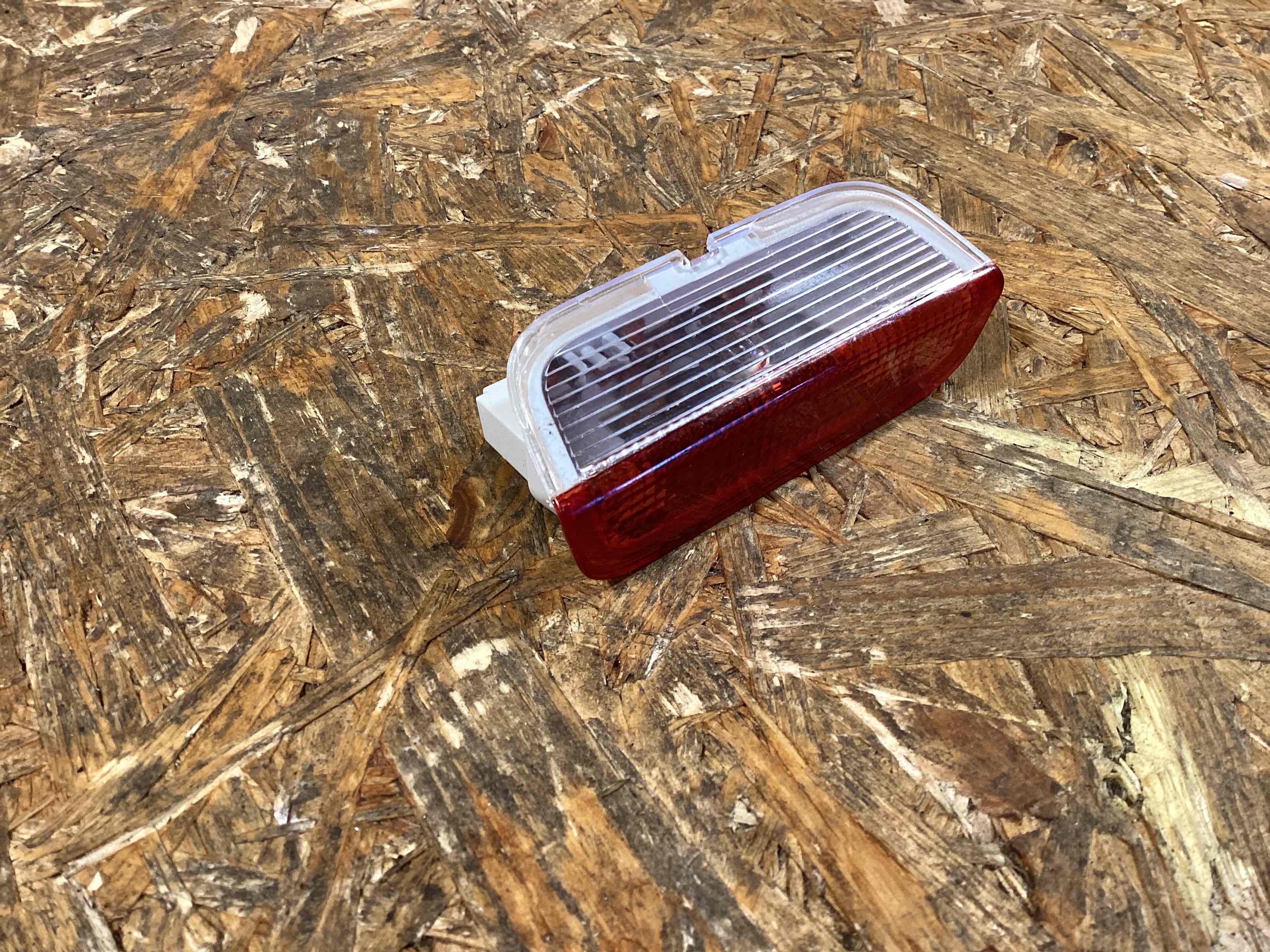 Фонарь салонный (плафон) Porsche Macan 050326-114