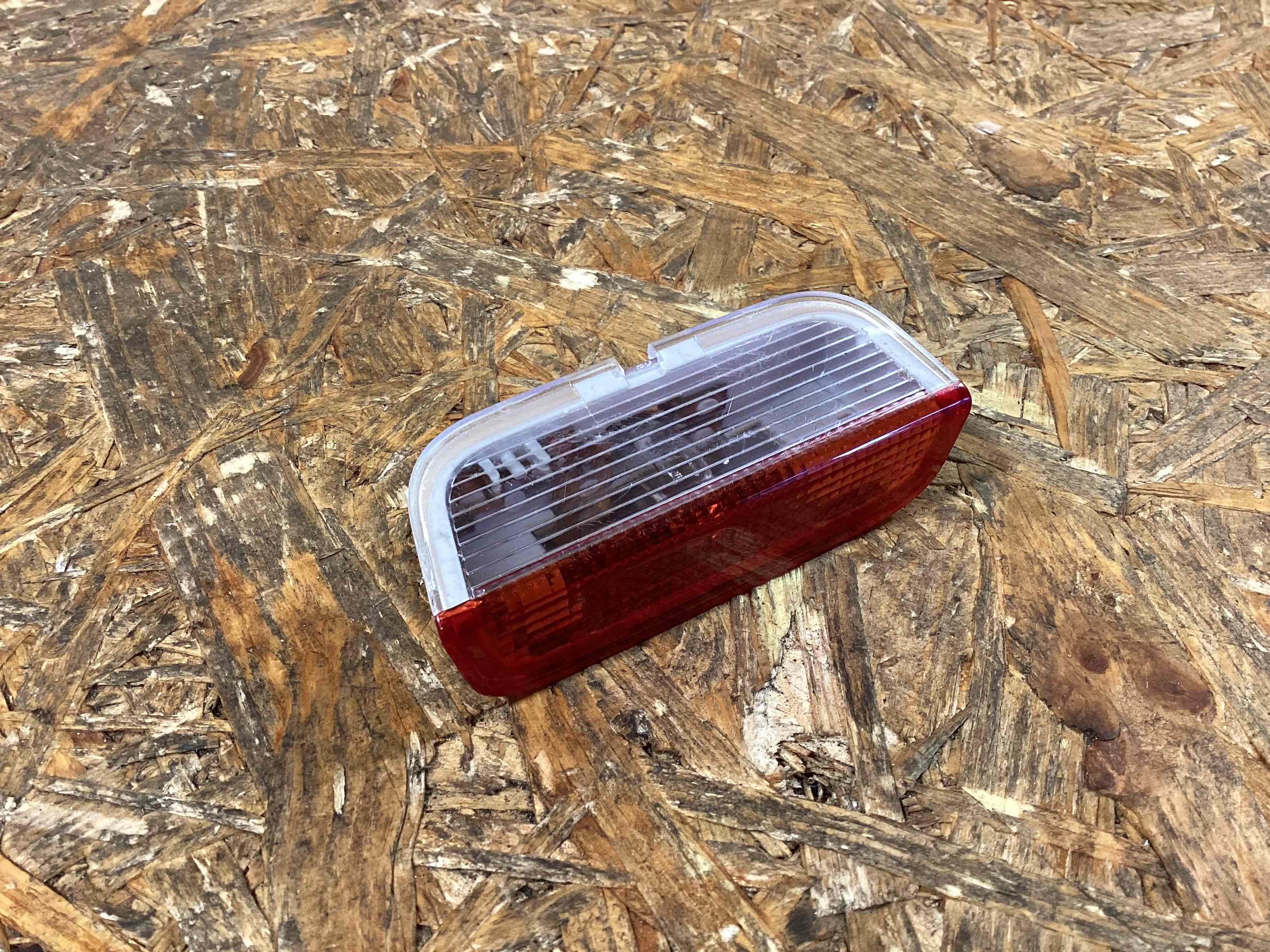 Фонарь салонный (плафон) Porsche Macan 050326-116