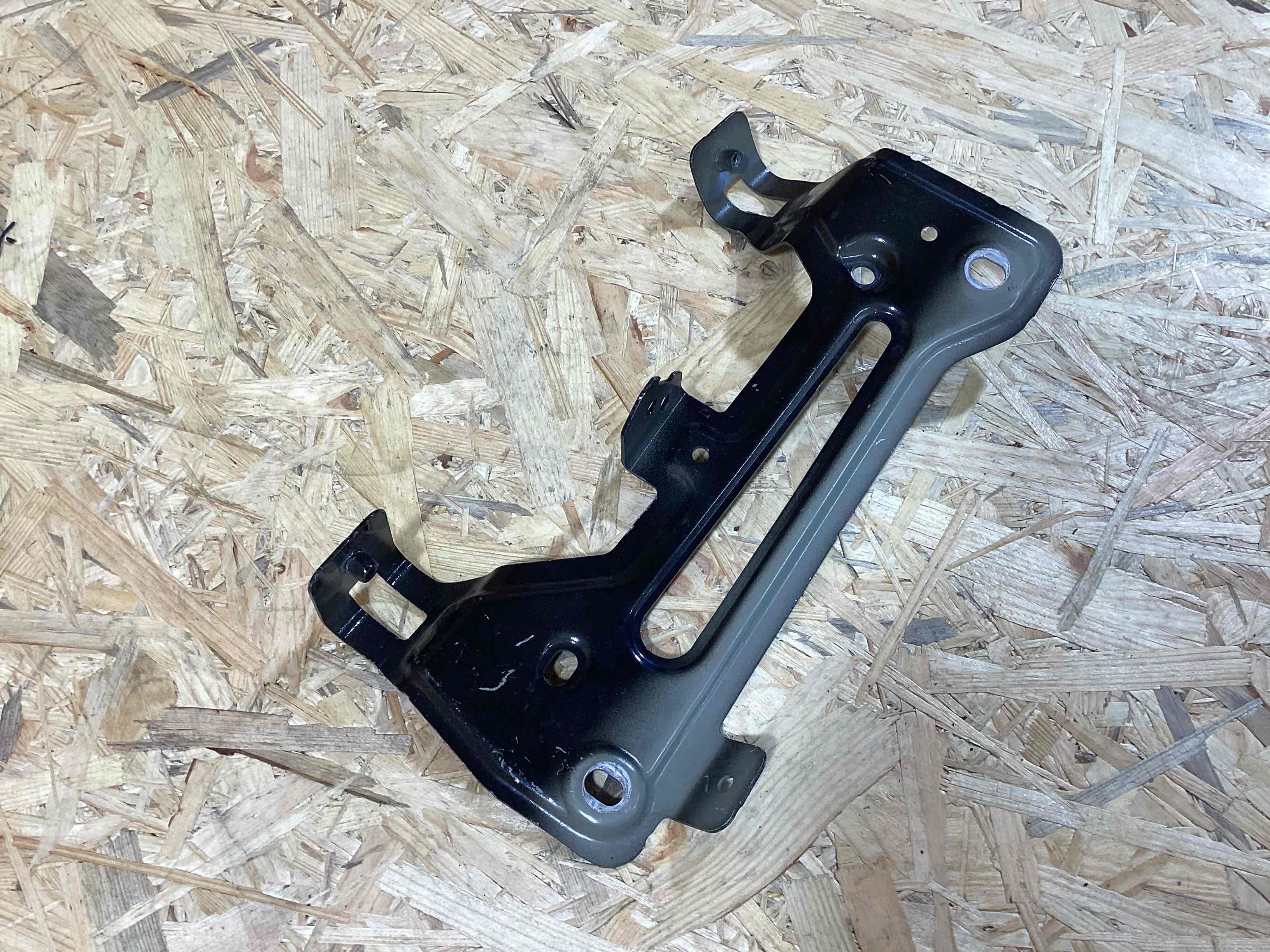 Крепление, кронштейн Porsche Cayenne 050526-134