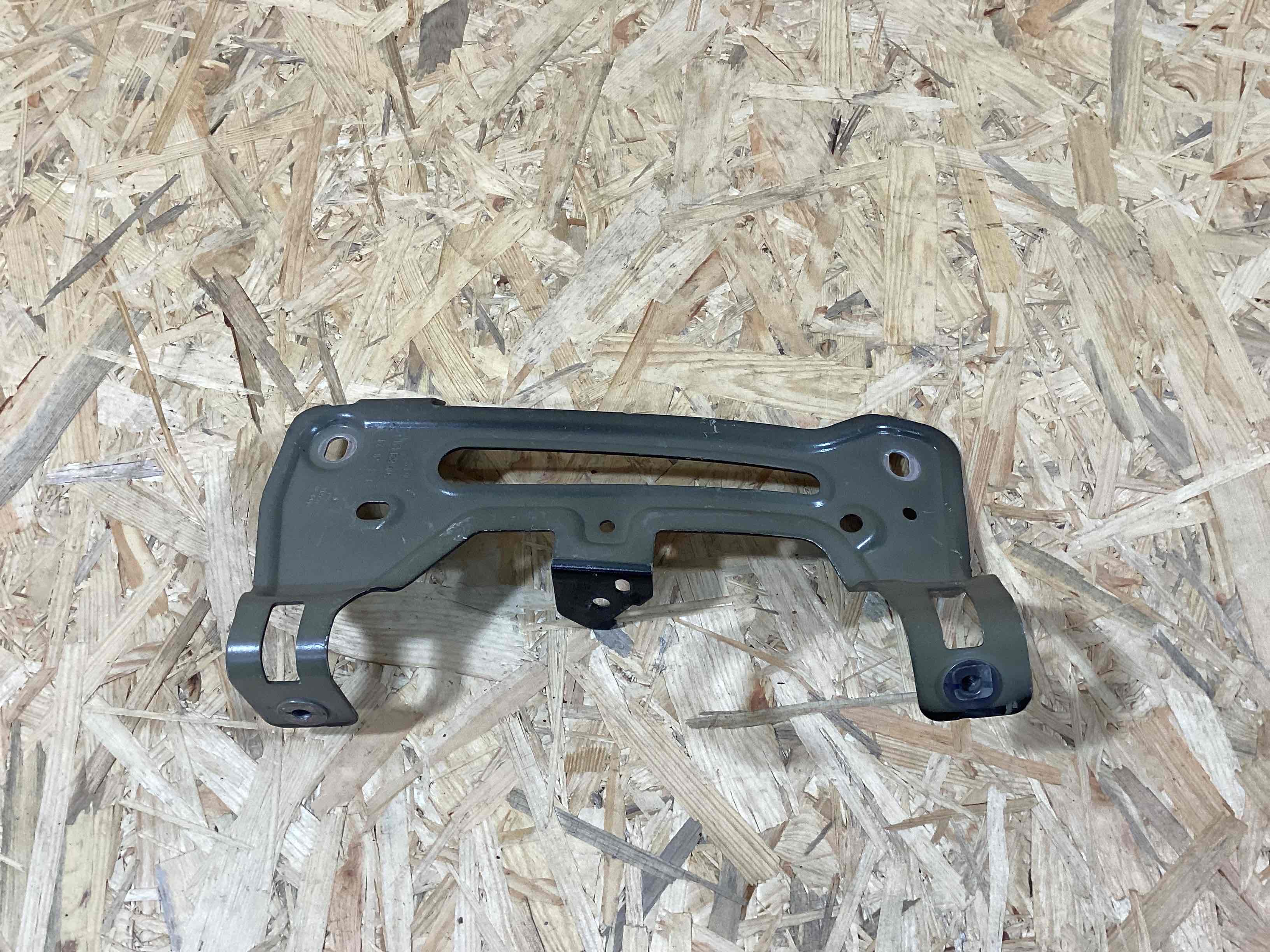 Крепление, кронштейн Porsche Cayenne 050526-134