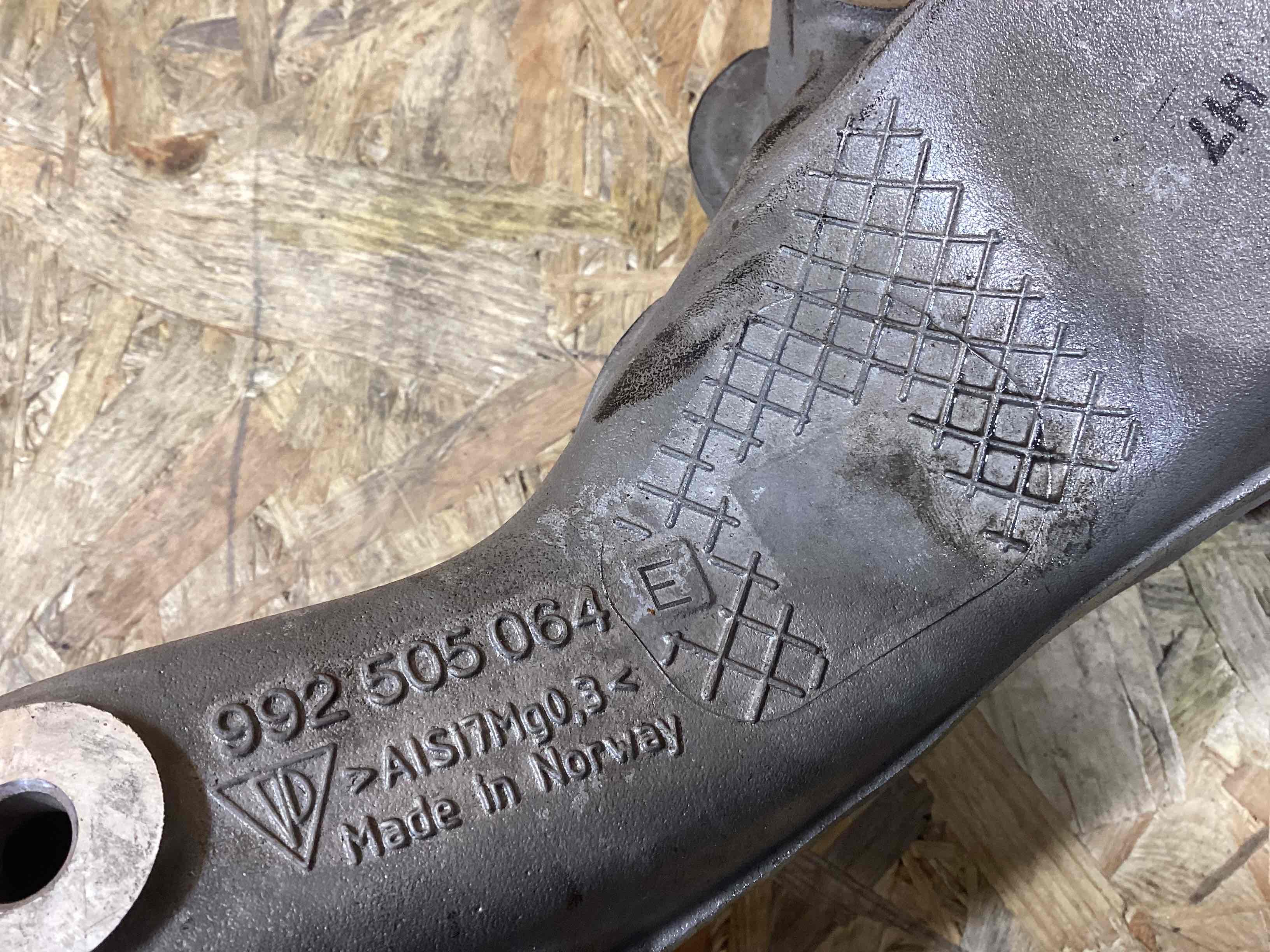 Рычаг задний правый Porsche 911 050626-104