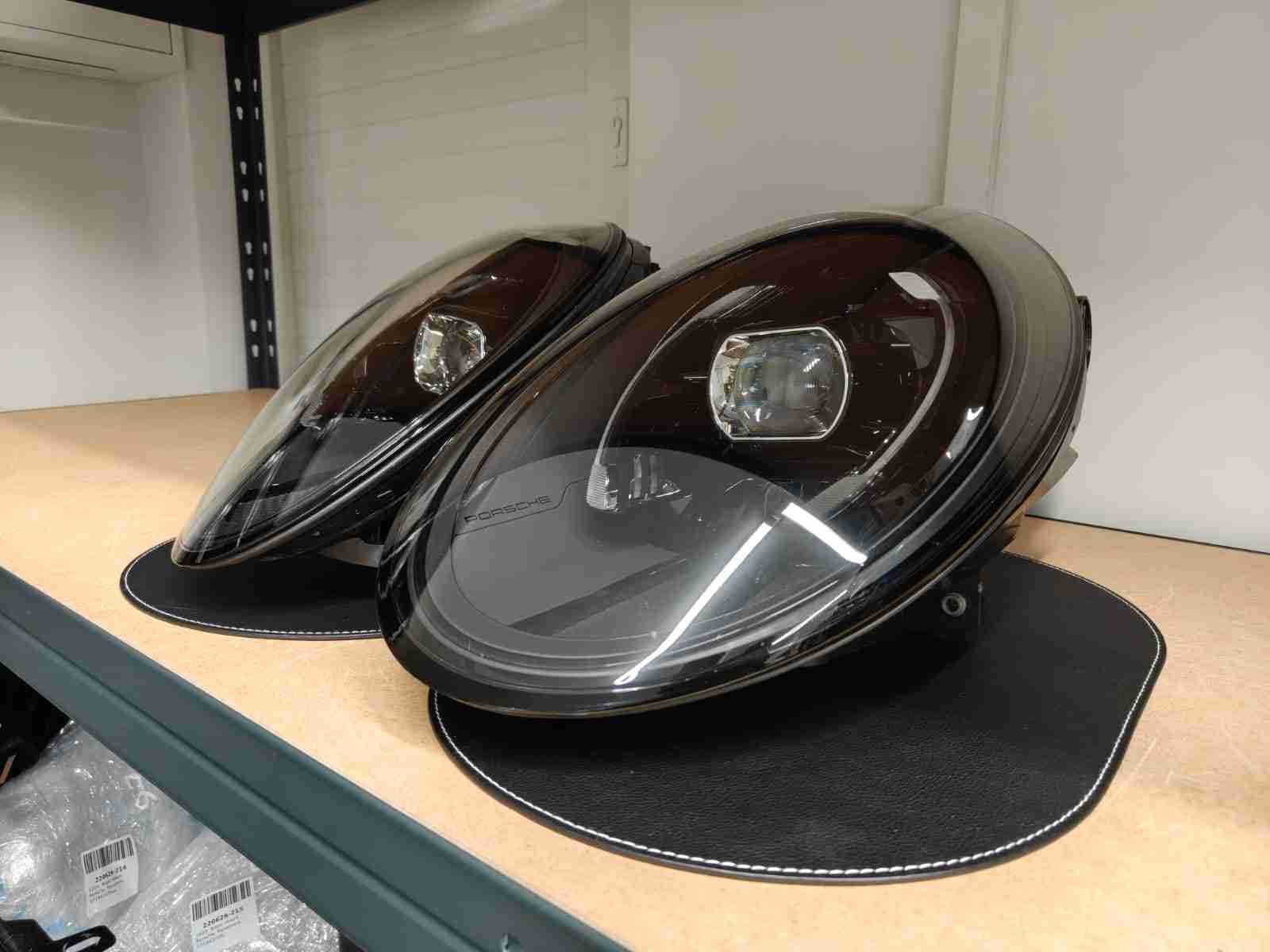 Фара ліва Porsche 911 051026-201