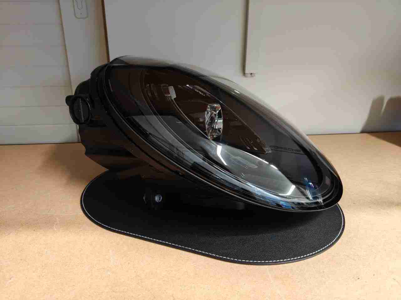 Фара права Porsche 911 051026-204