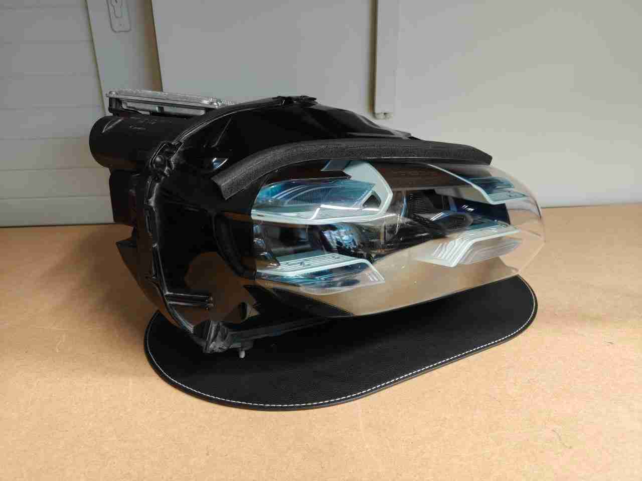 Фара права Porsche Taycan 051026-205