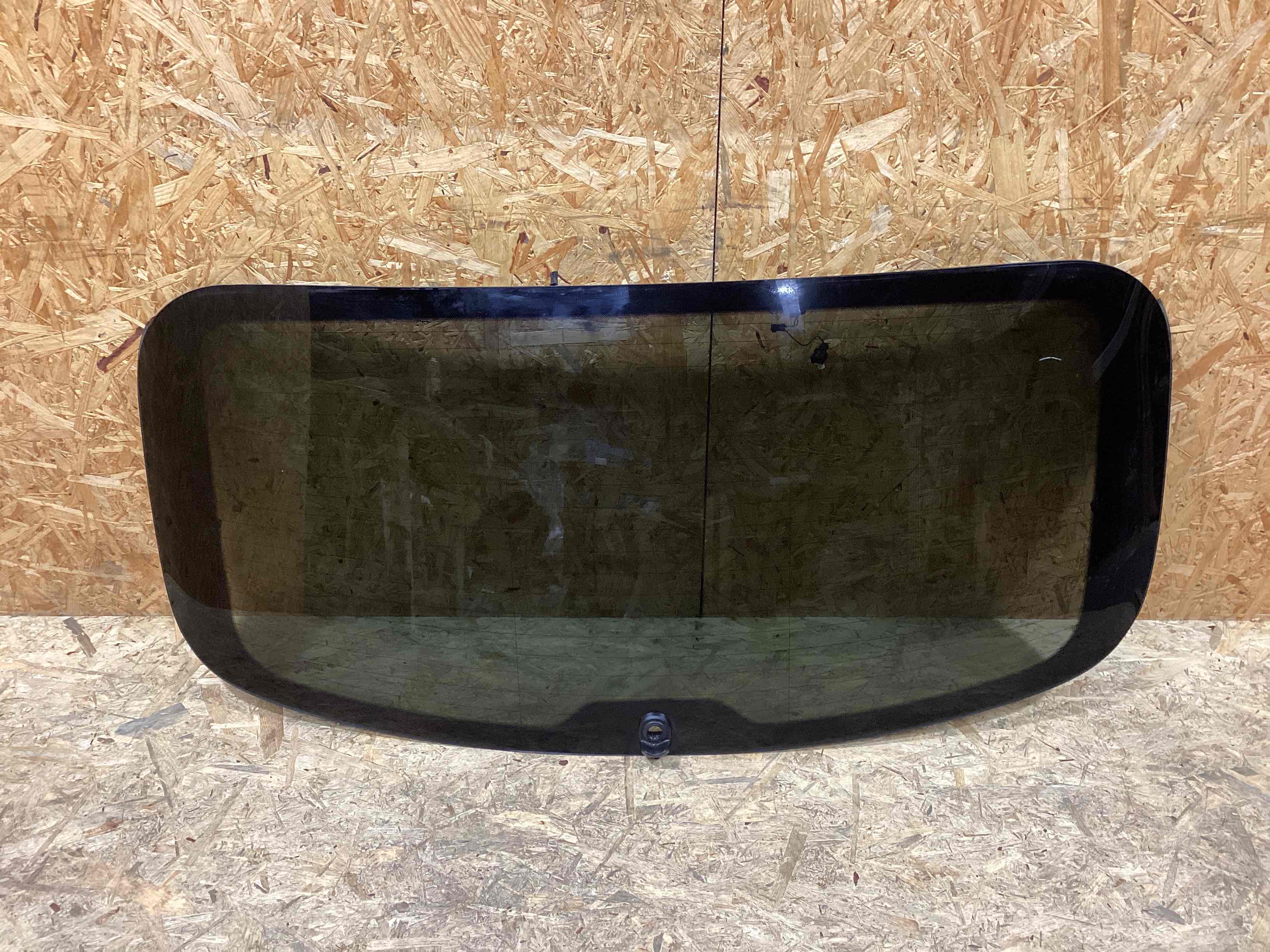 Стекло заднее Porsche Macan 051125-106